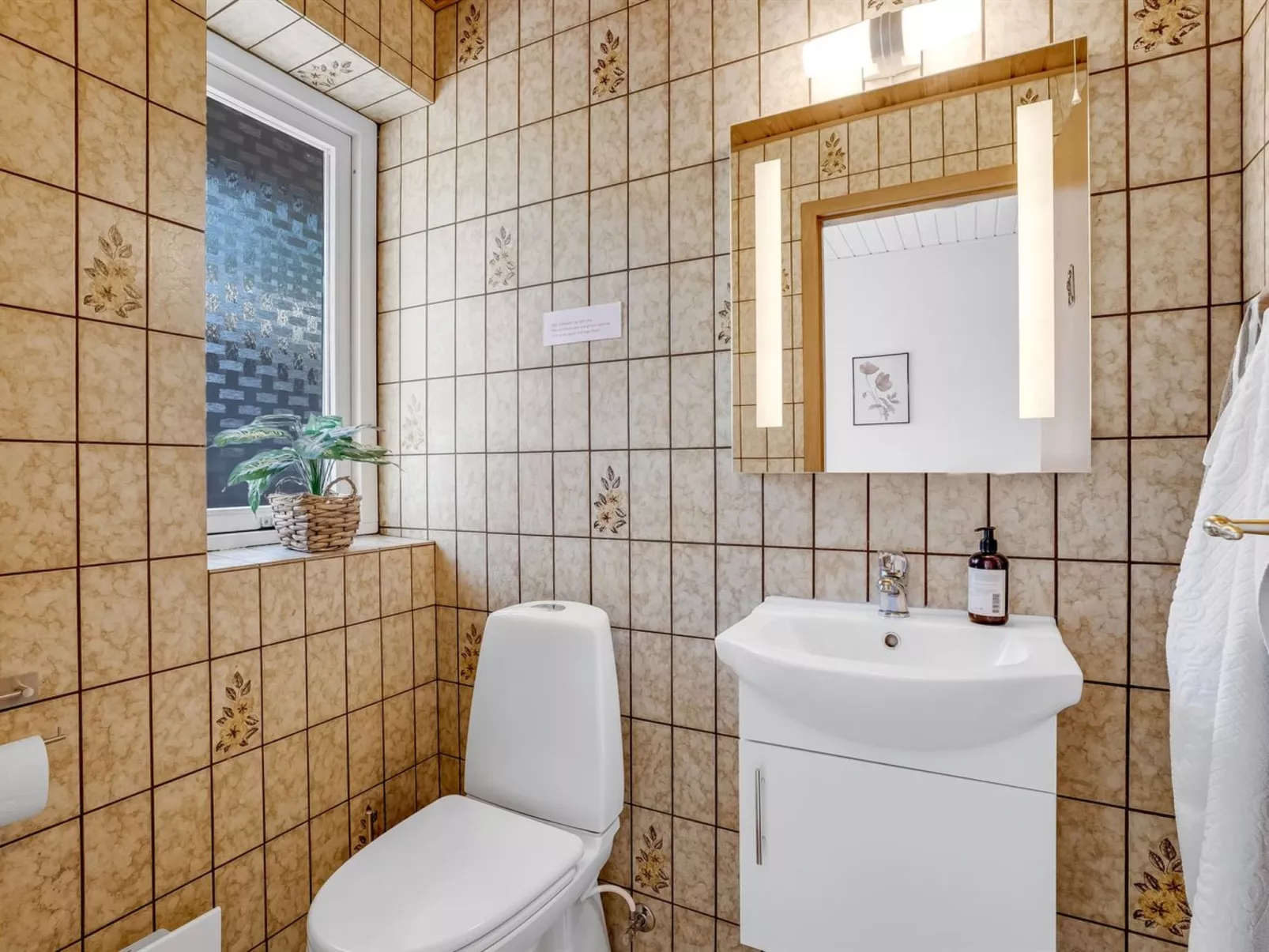 "Maleen" - 150m to the fjord-Inside