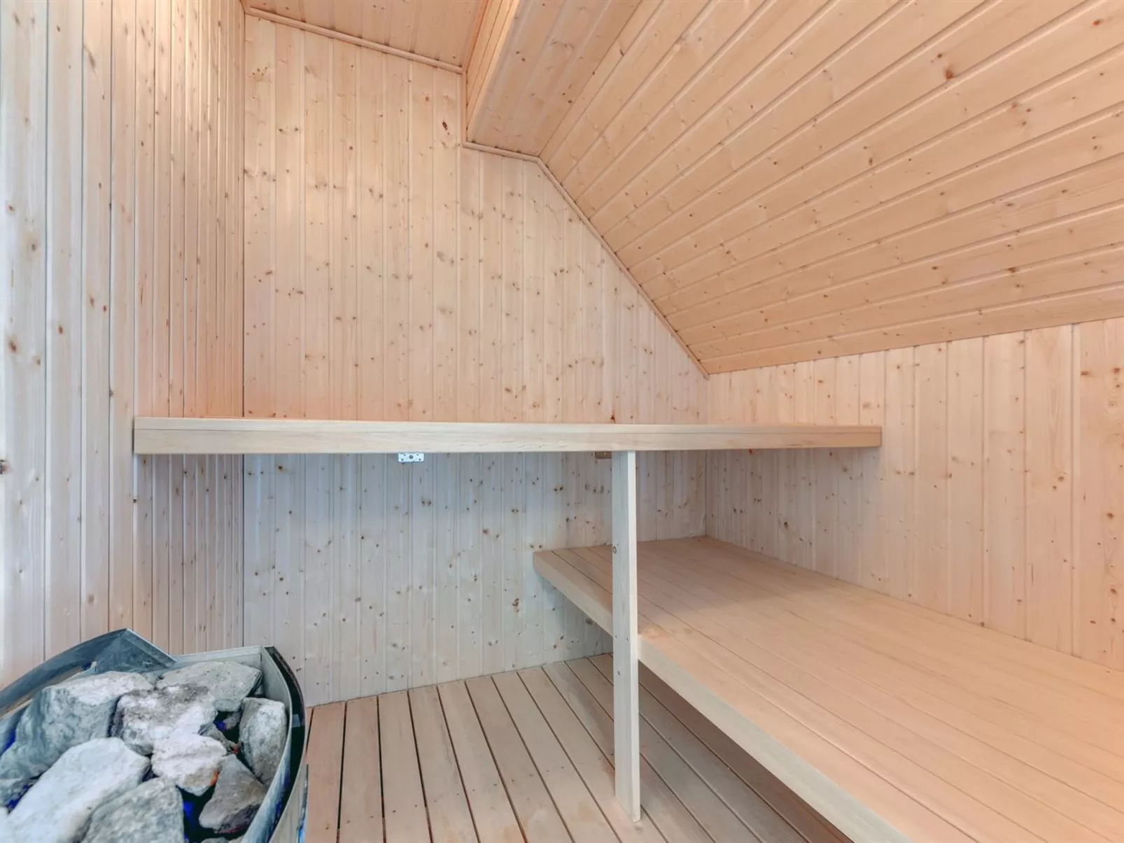 "Tabithe" - 2.2km from the sea-Inside