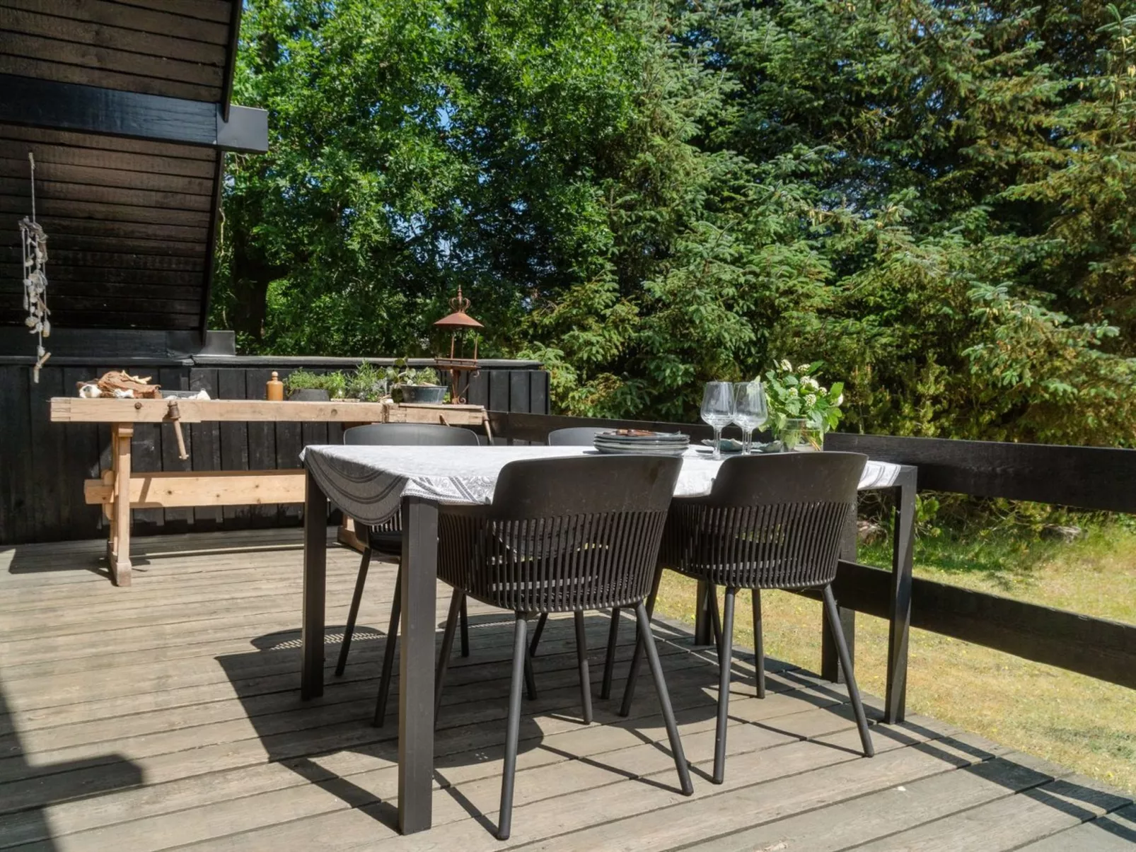 "Nadia" - 300m to the fjord-Outside