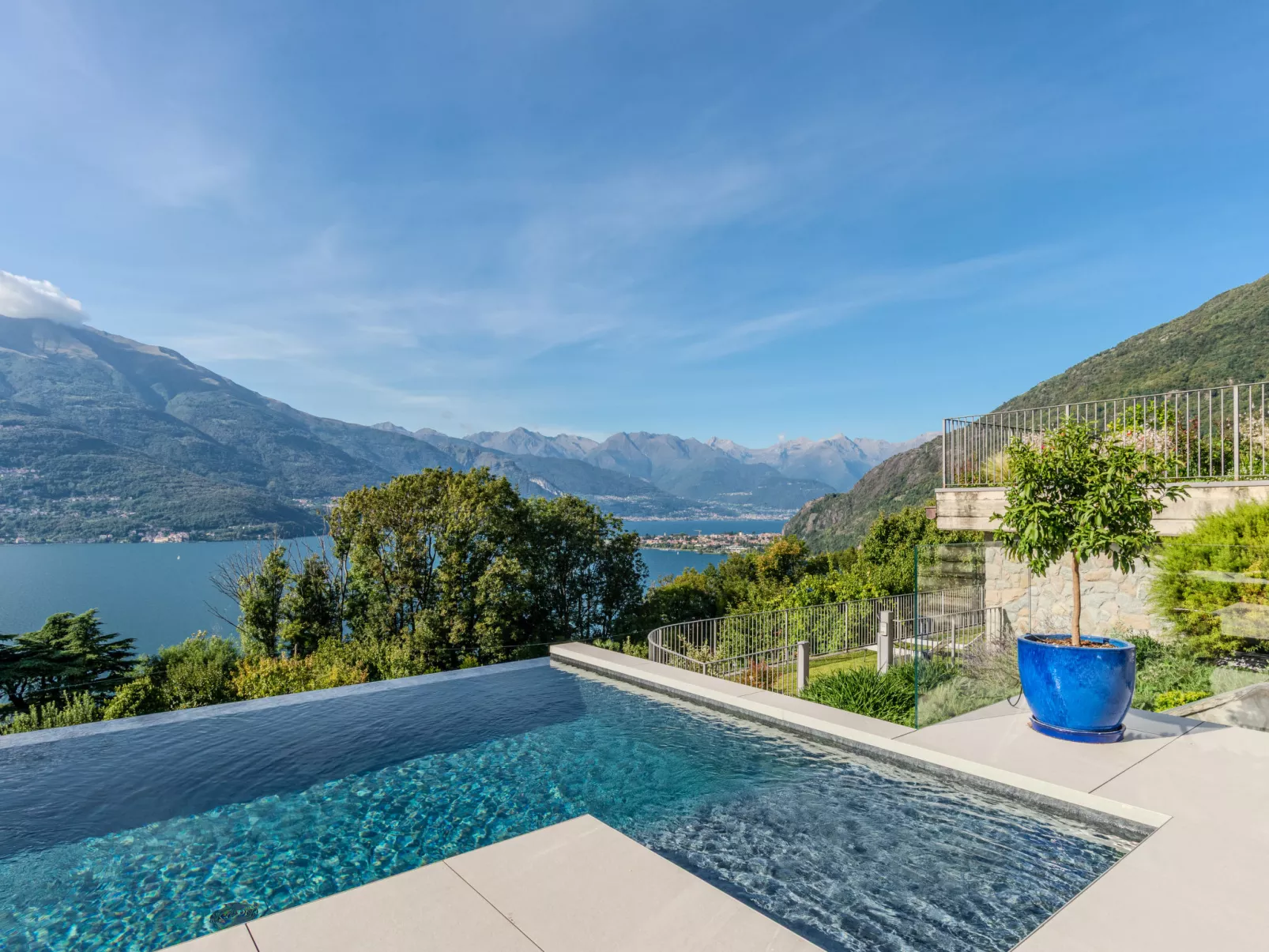 La Terrazza sul Lago-Outside