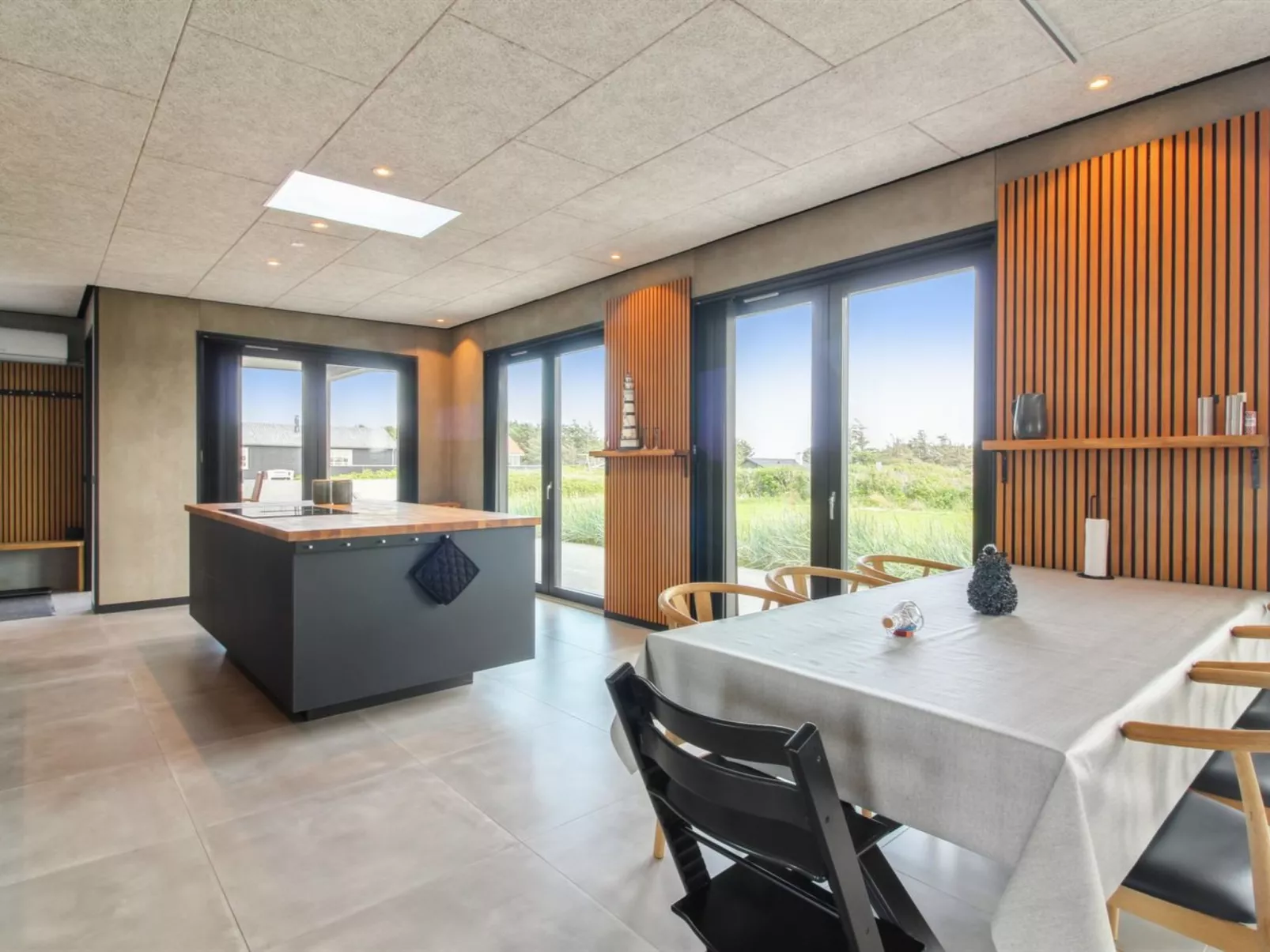 "Lima" - 200m from the sea-Drinnen