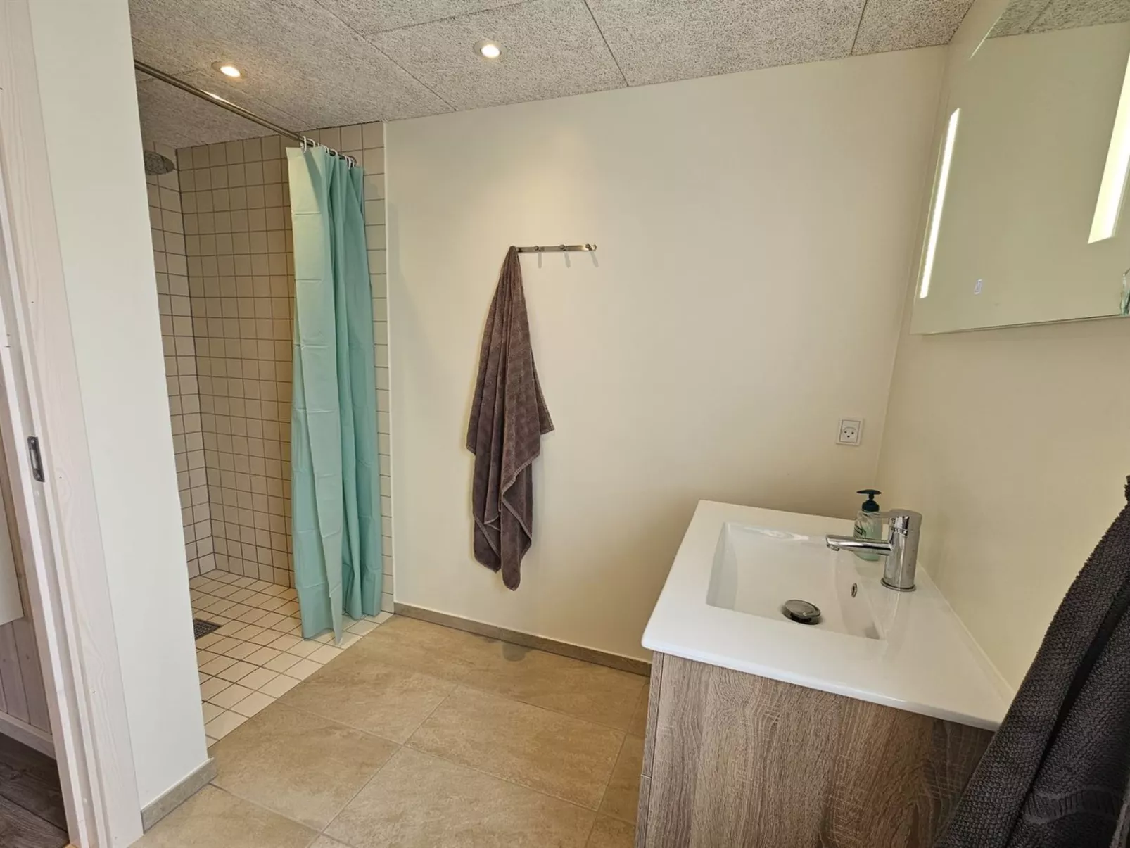 "Grep" - 800m from the sea-Drinnen