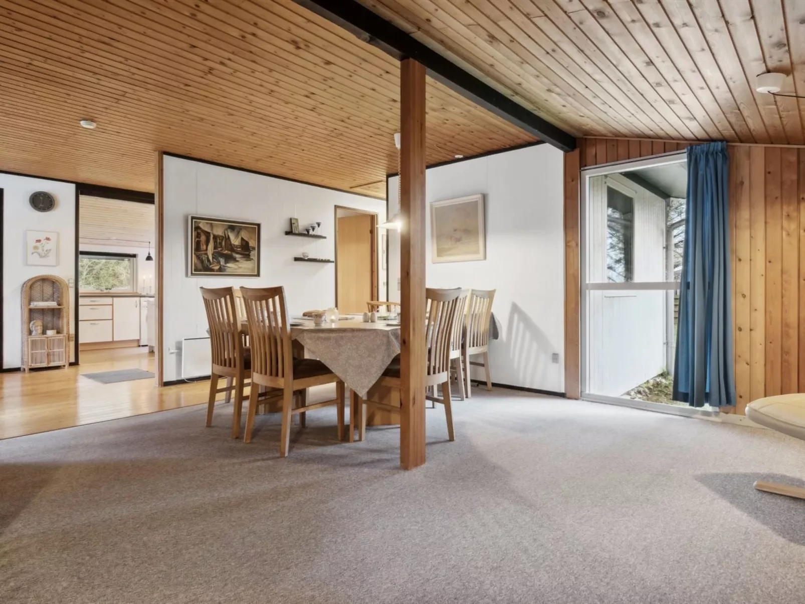 "Suri" - 200m to the fjord-Inside