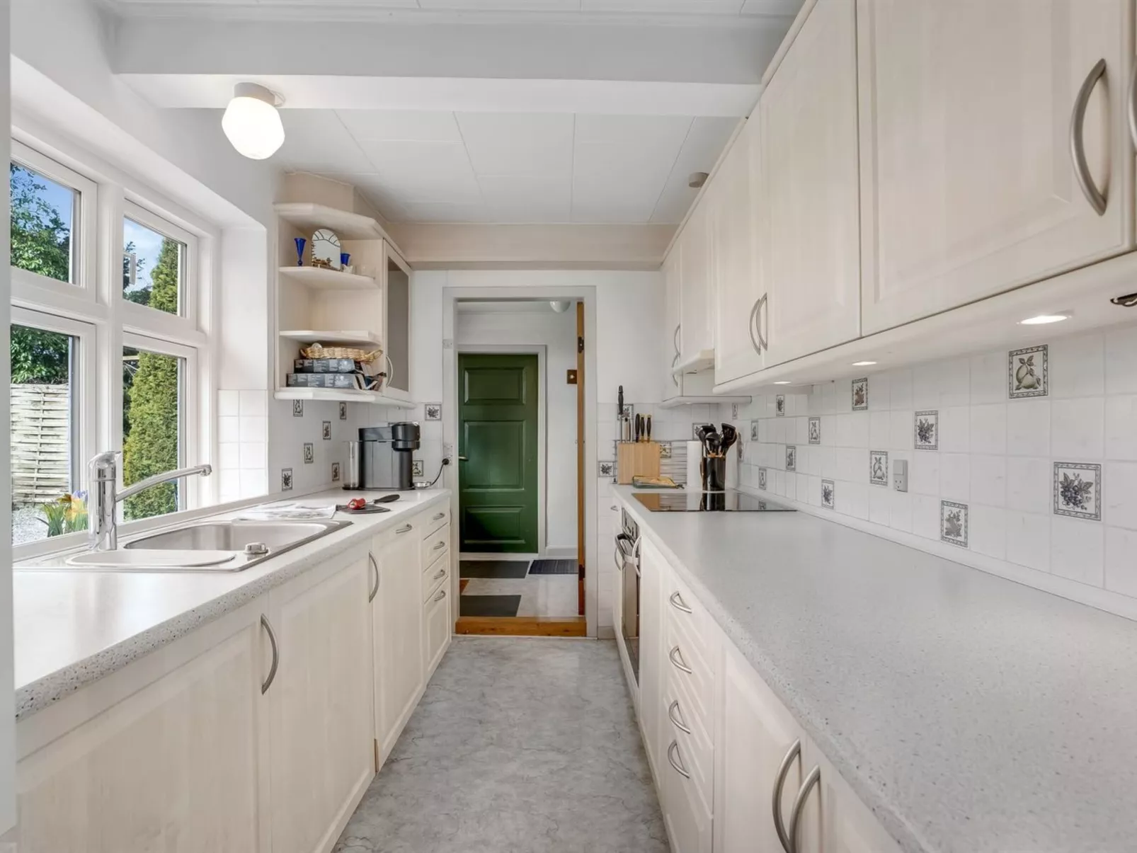 "Albertine" - 600m from the sea-Inside