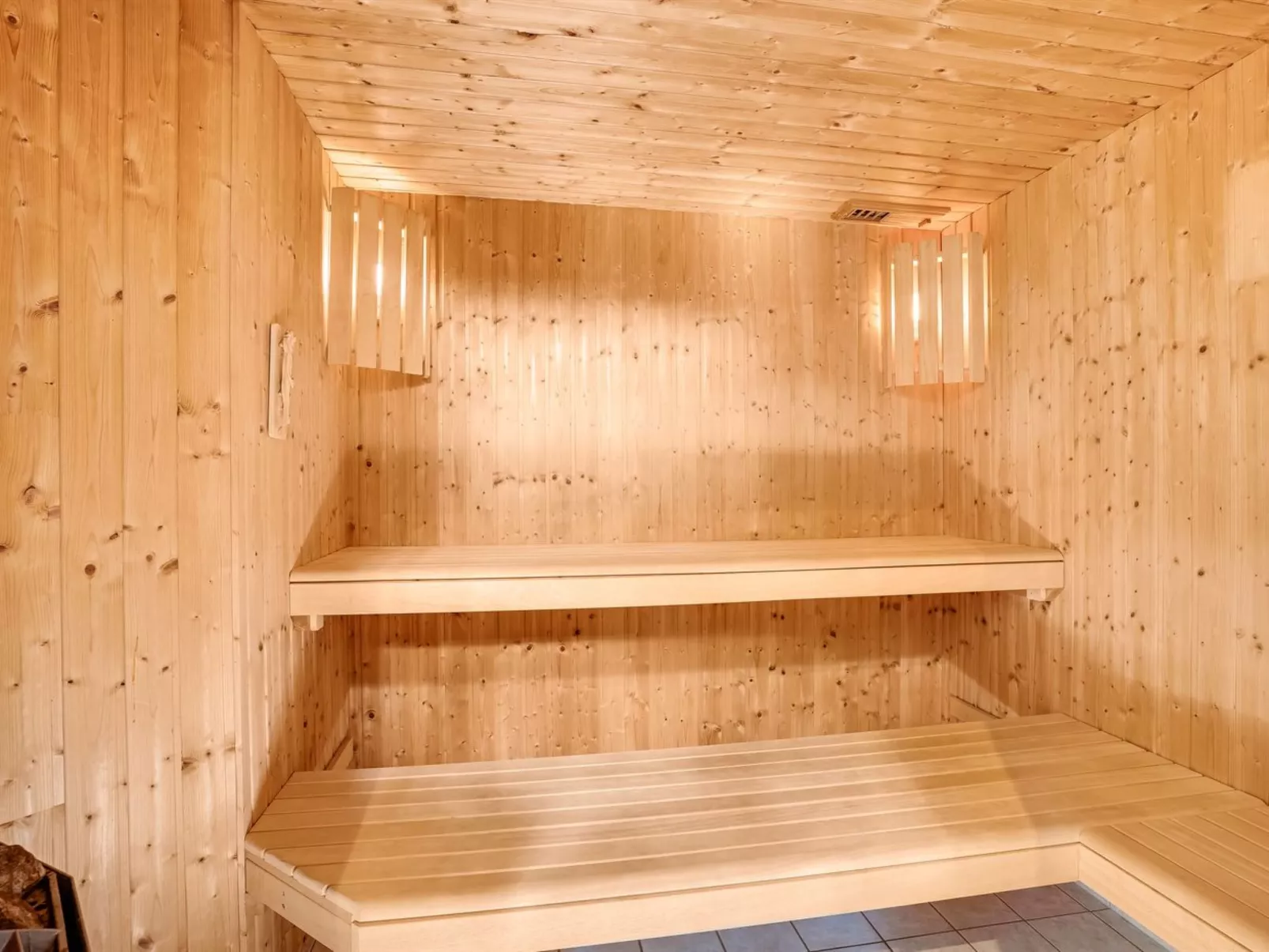 "Gravers" - 100m from the sea-Inside