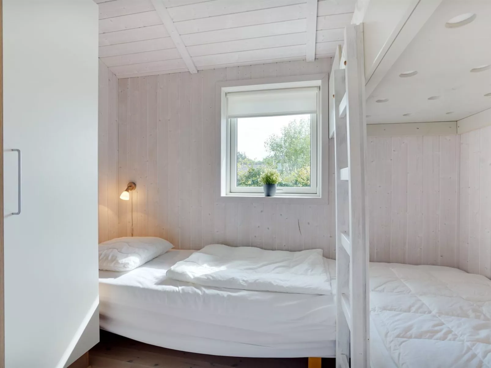 "Liutulf" - 40m from the sea-Inside