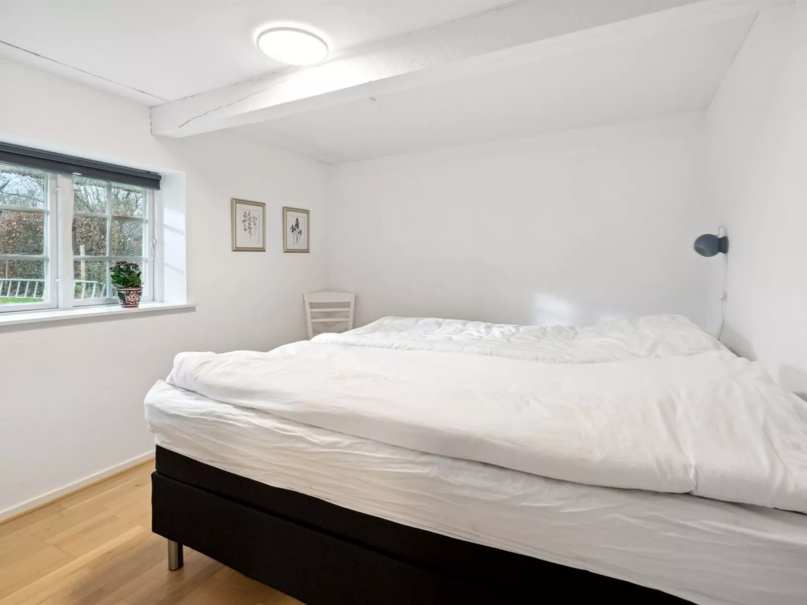 "Ienngelild" - 1km to the fjord-Drinnen