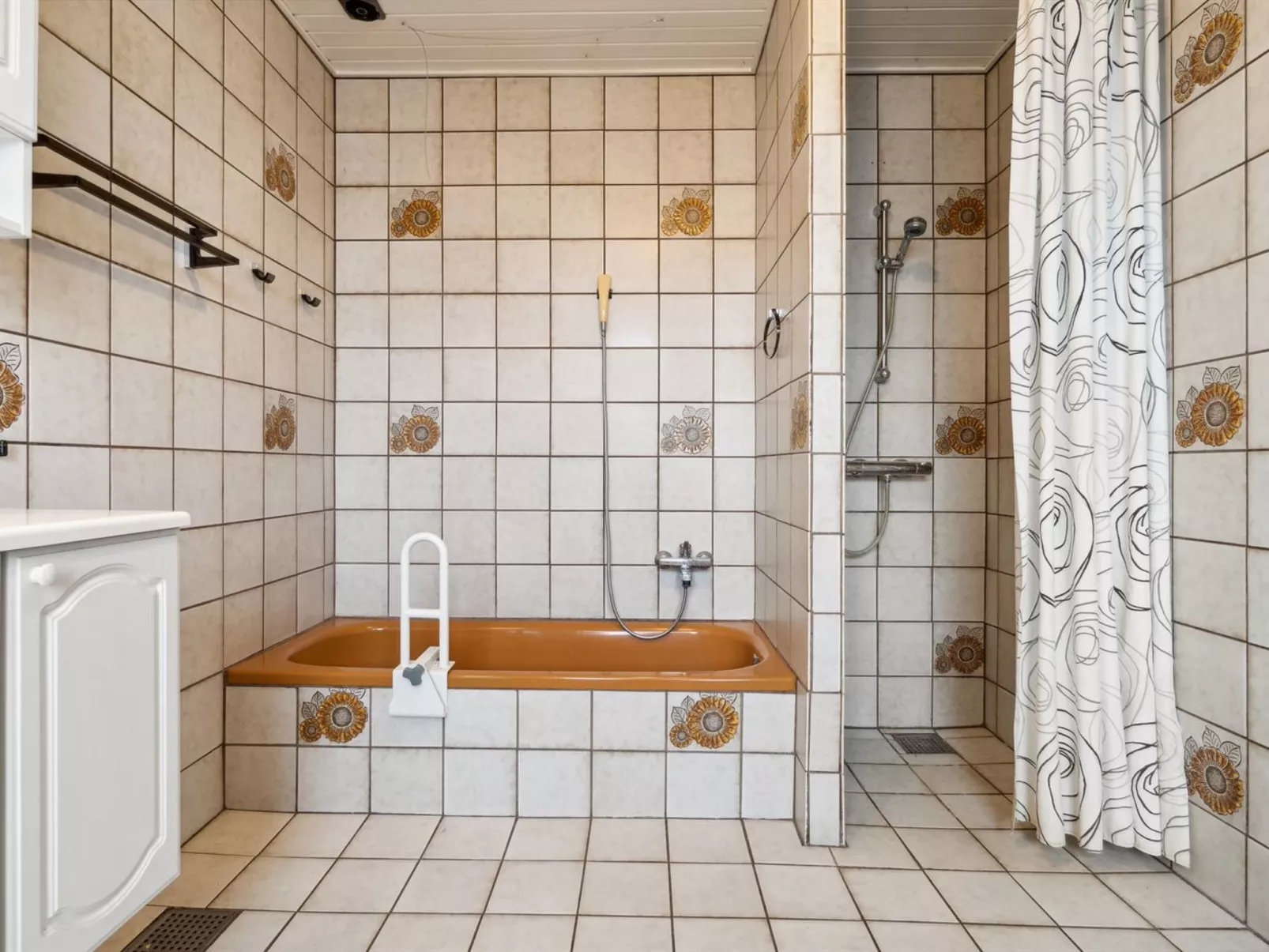 "Yrjö" - 1km from the sea-Inside