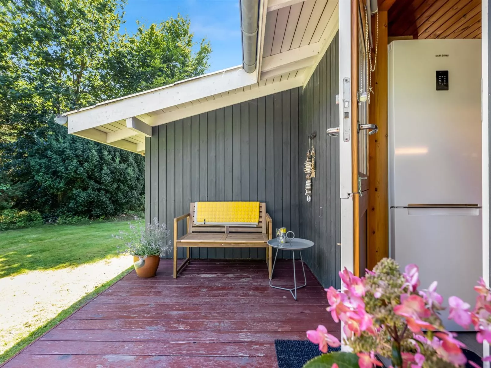 "Sofja" - 175m to the fjord-Outside