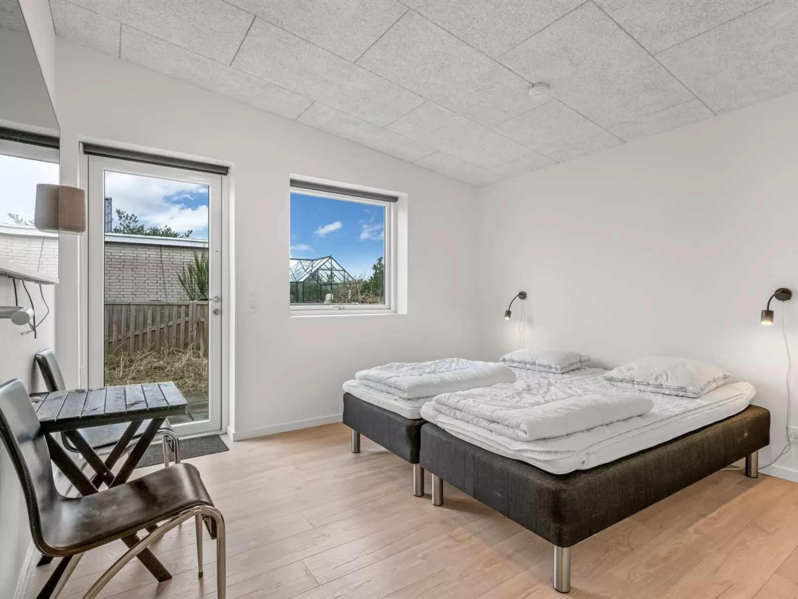 "Clarabelle" - 1.2km from the sea-Inside