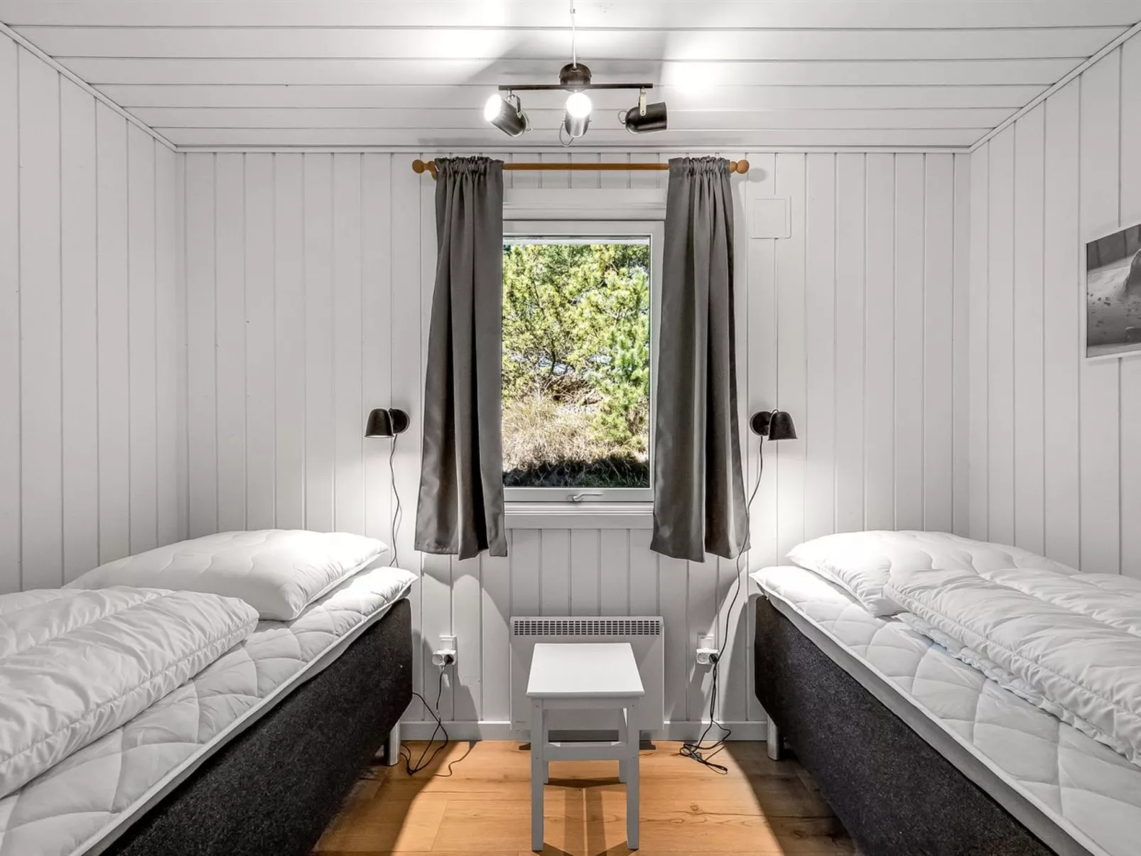 "Allen" - 1km from the sea-Inside