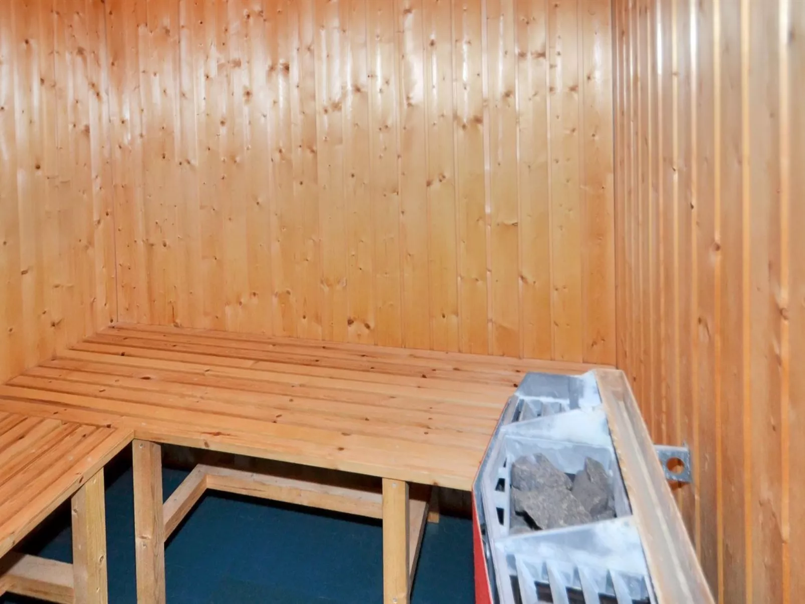 "Augustine" - 1.6km from the sea-Inside