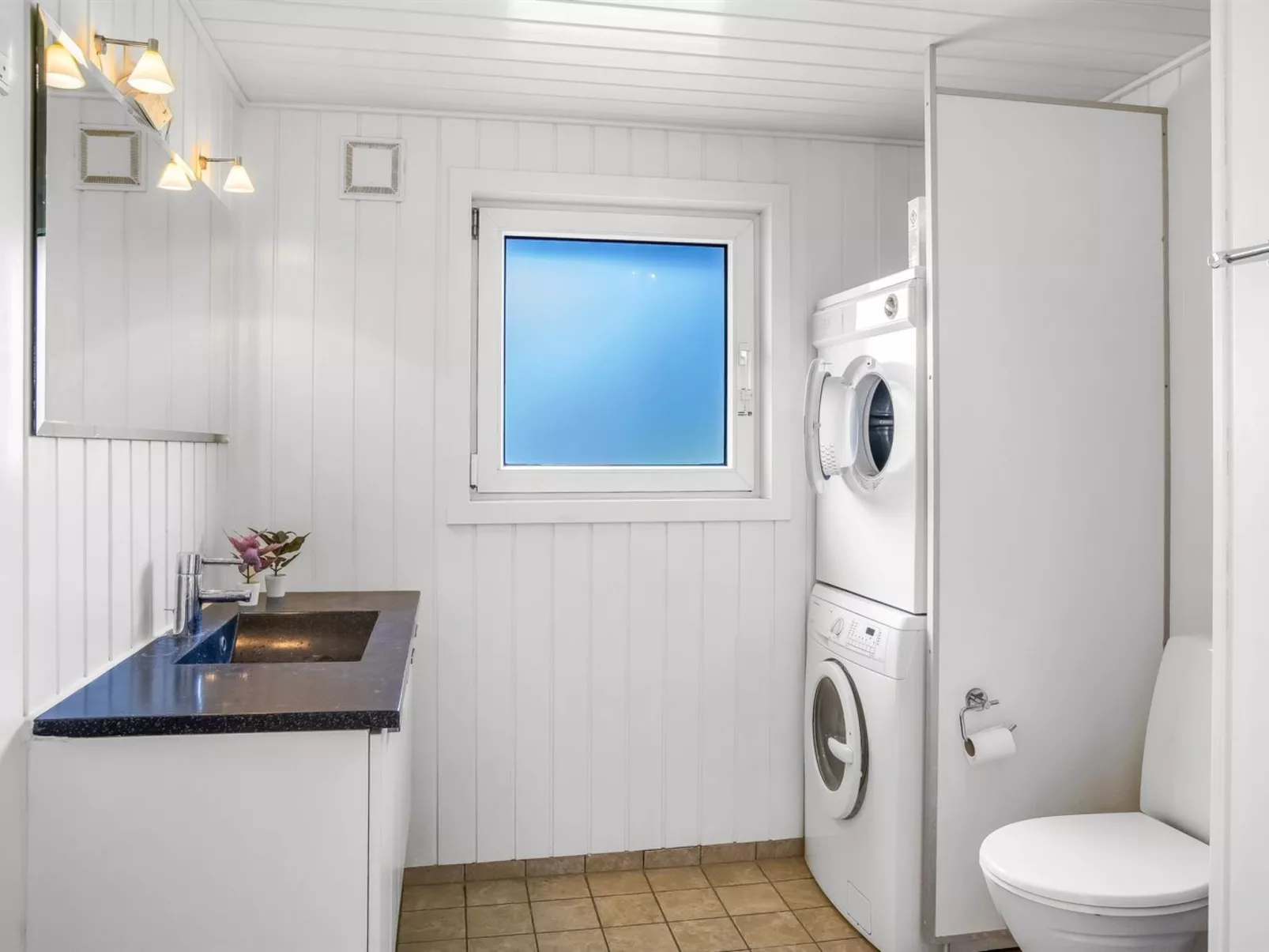 "Joseline" - 1.8km from the sea-Inside