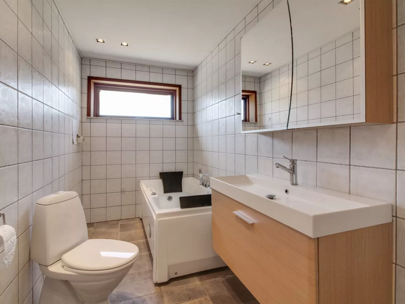 "Gunkil" - 800m from the sea-Inside