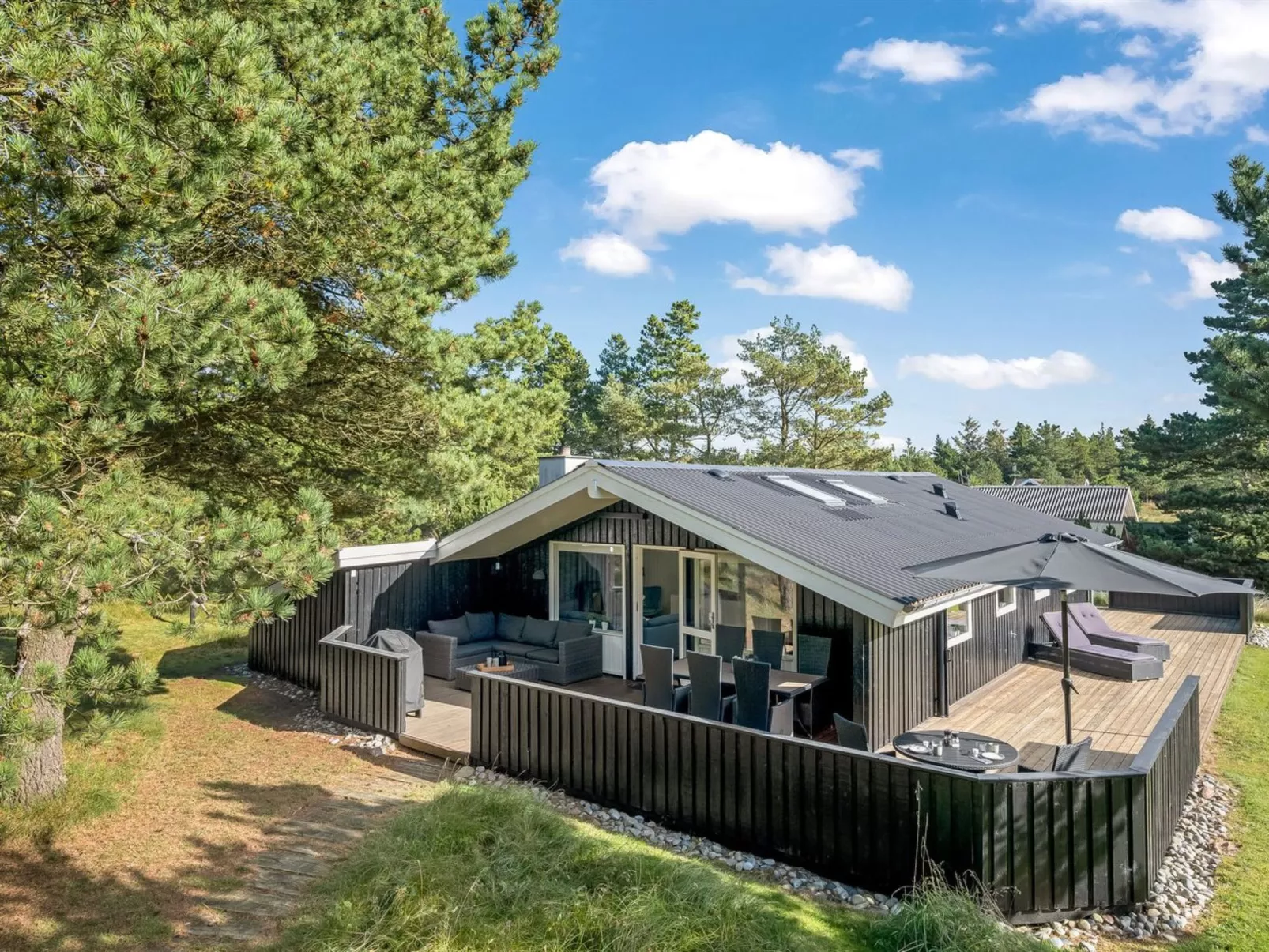 "Eirik" - 2.5km from the sea-Outside