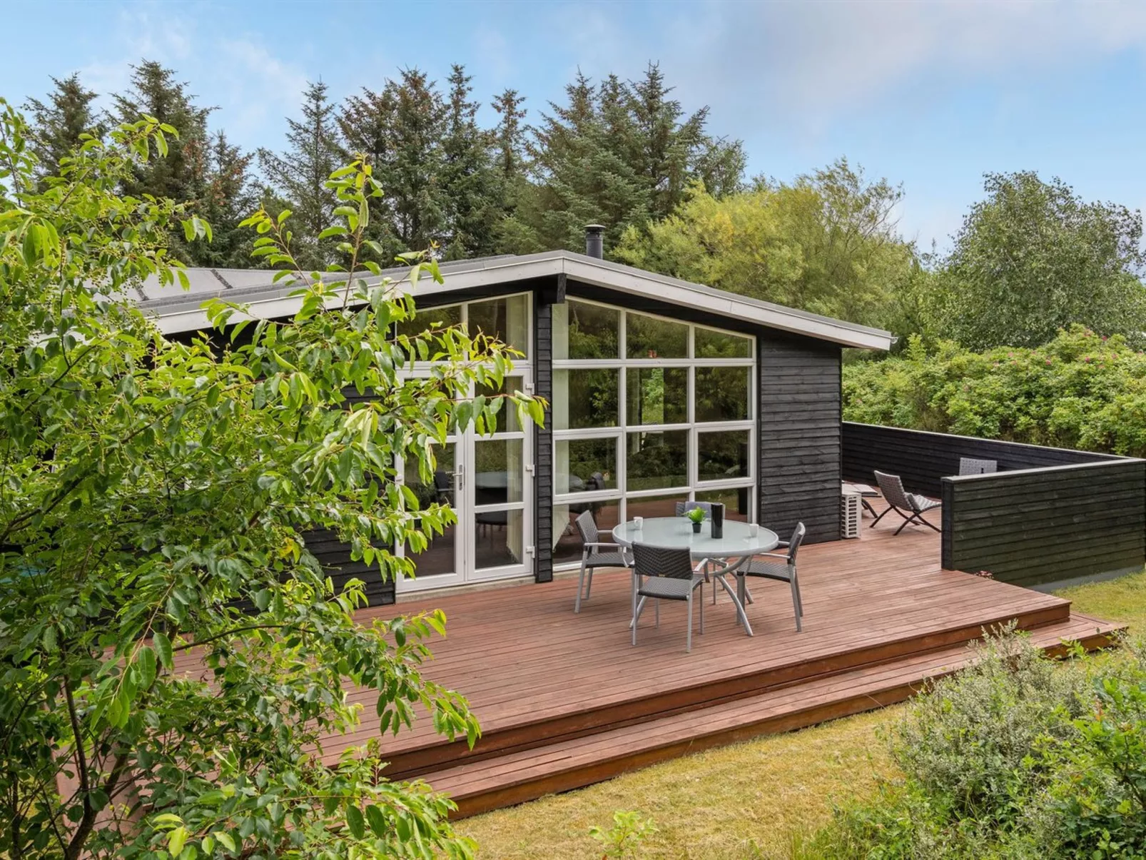 "Akkar" - 1.8km from the sea-Outside