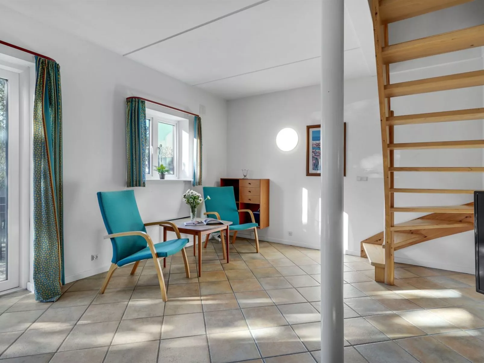 "Oneida" - 800m from the sea-Inside