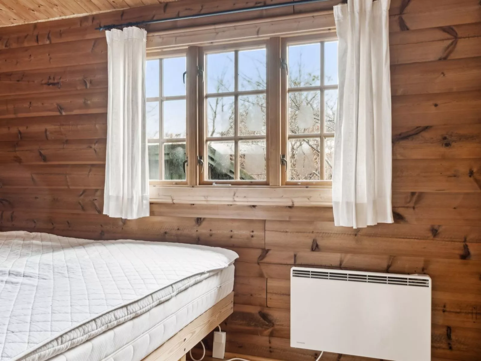 "Ama" - 200m to the fjord-Dedans