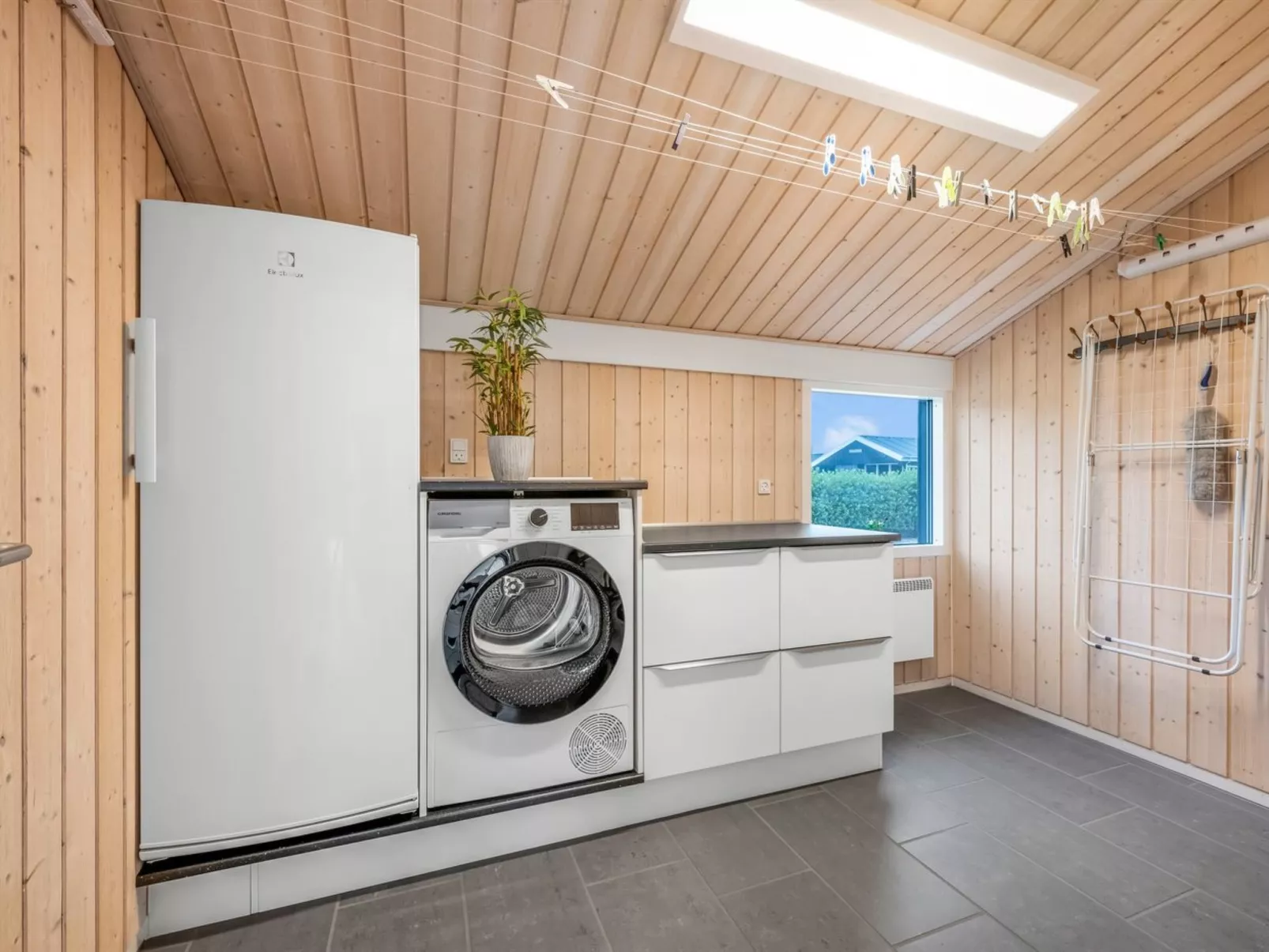 "Noreen" - 1.4km to the fjord-Dedans