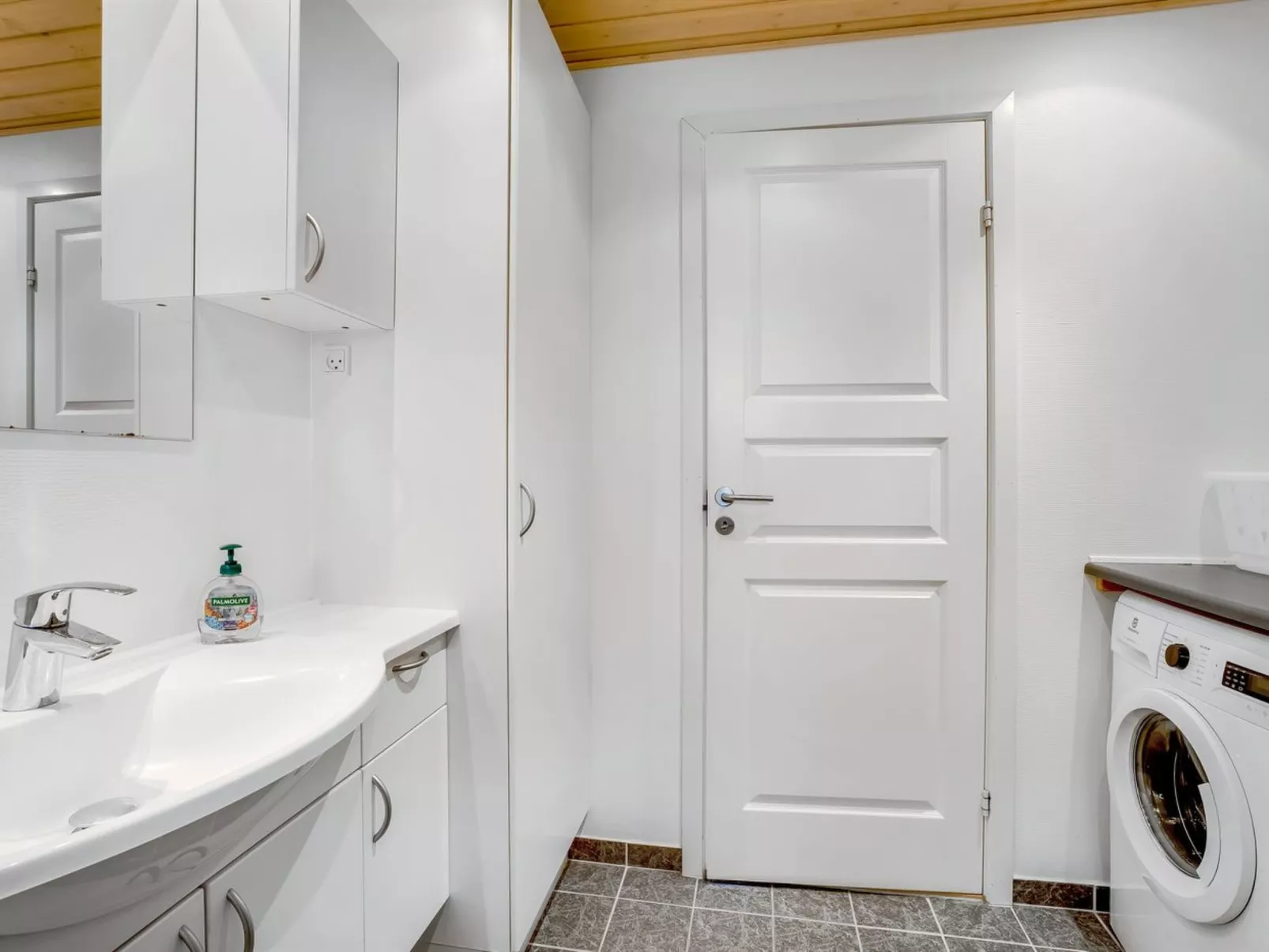 "Rohan" - 700m from the sea-Inside