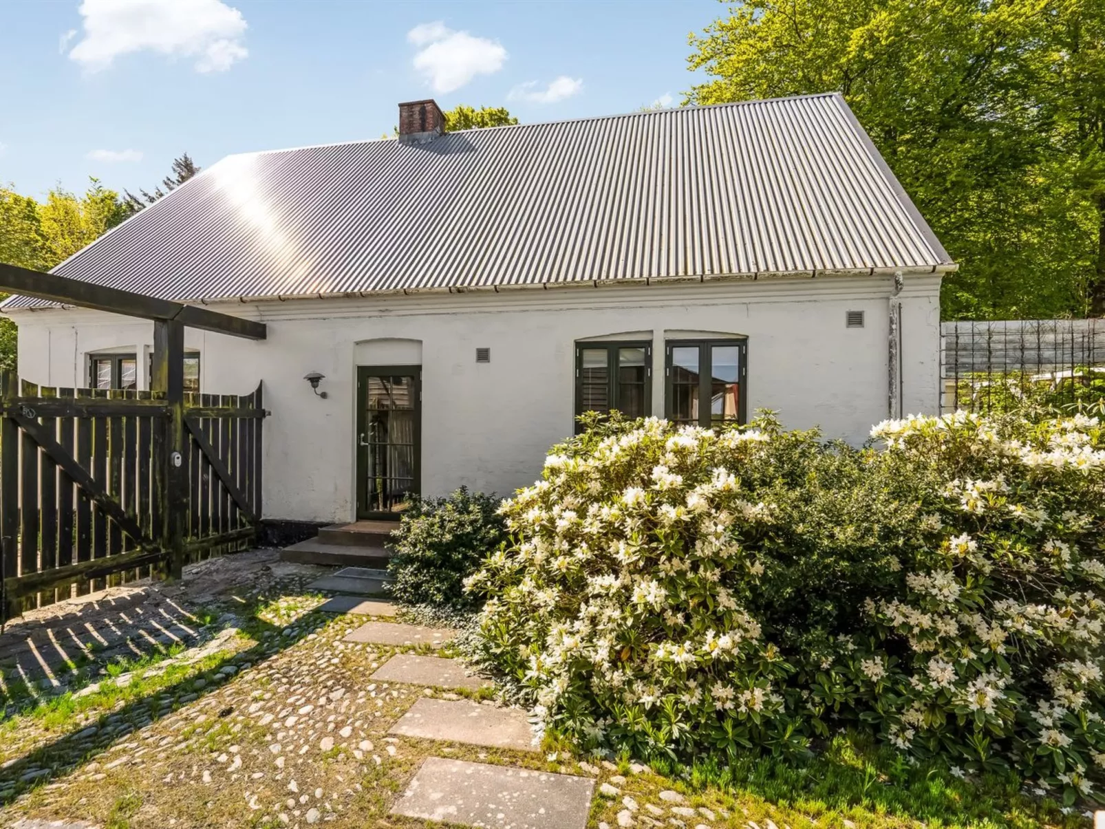 "Ejnarine" - 600m to the fjord-Drinnen