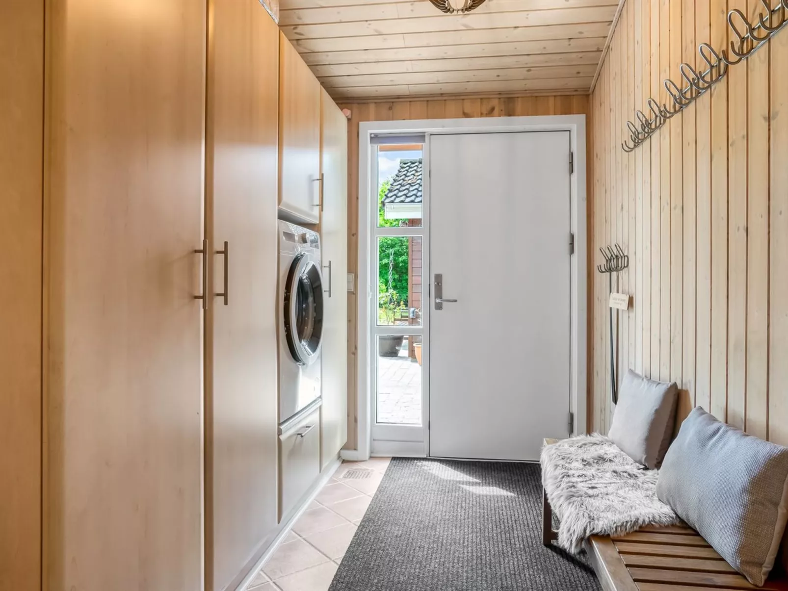 "Mauri" -  from the sea-Dedans