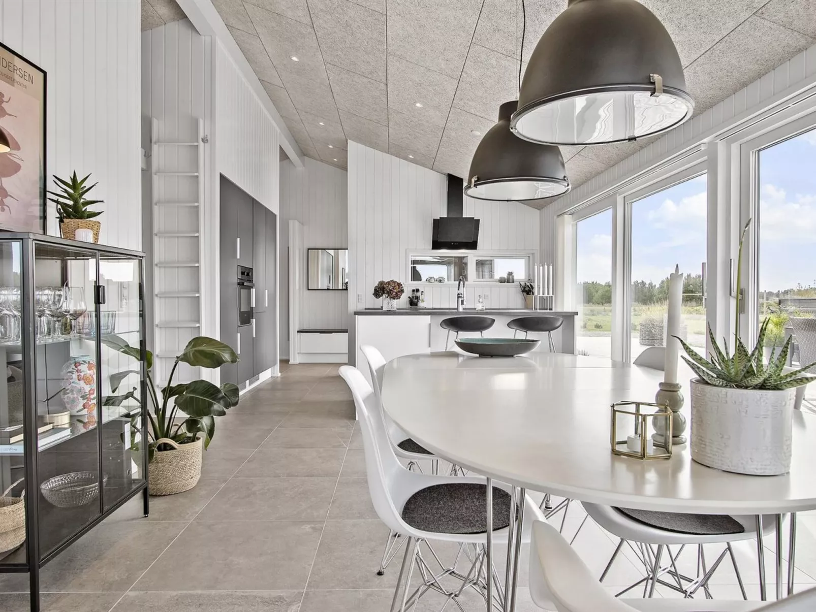 "Frithbjorn" - 900m from the sea-Inside