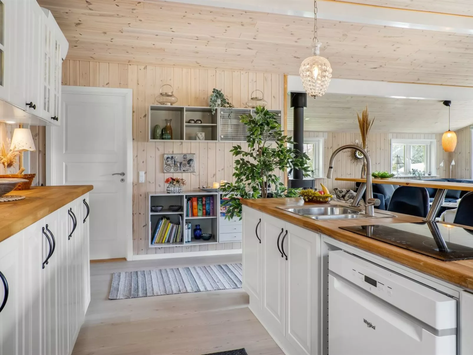 "Livni" -  from the sea-Drinnen