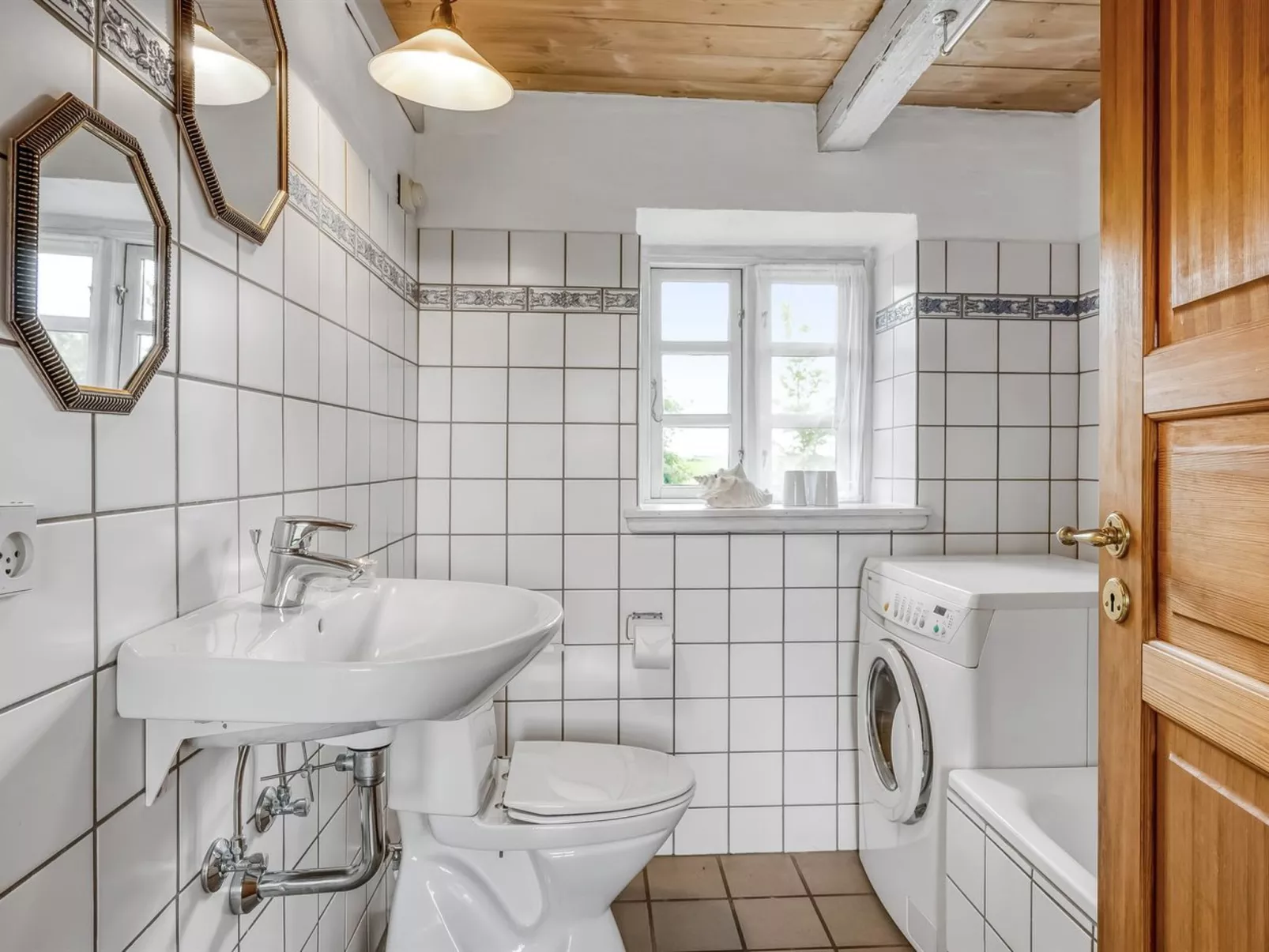 "Claus" - 1.5km to the fjord-Inside