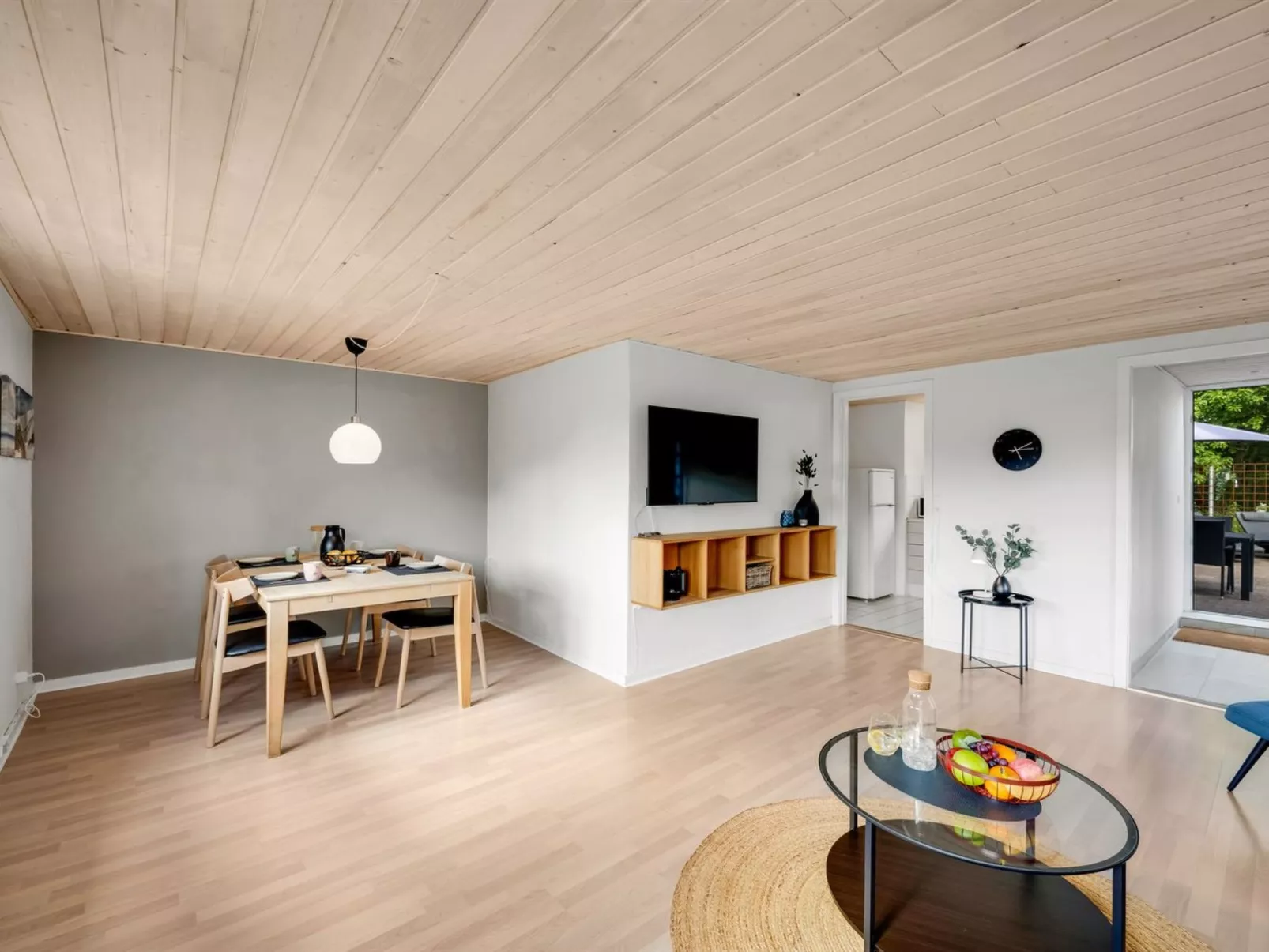 "Eino" - 150m from the sea-Drinnen