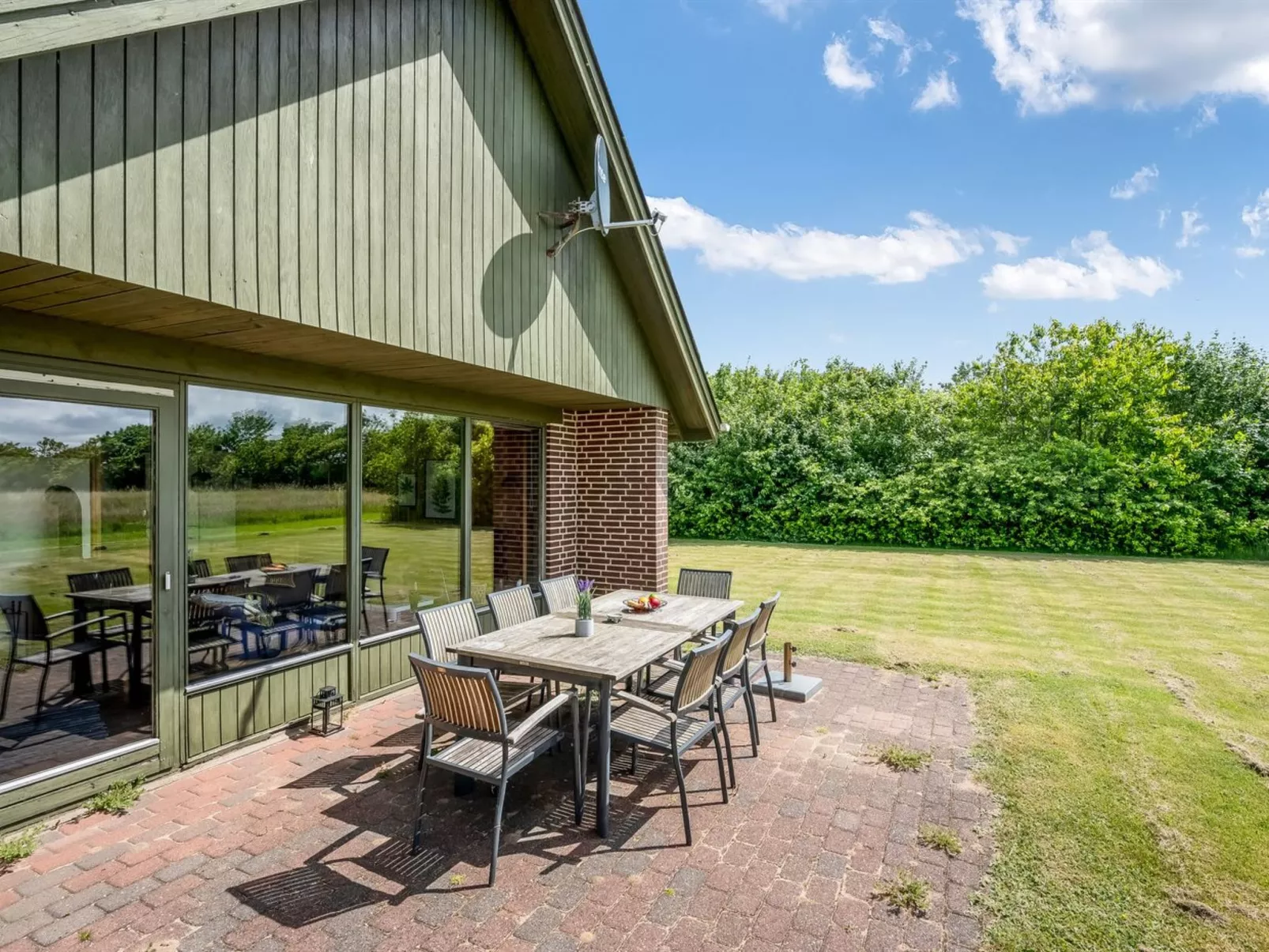 "Arlin" - 380m to the fjord-Outside