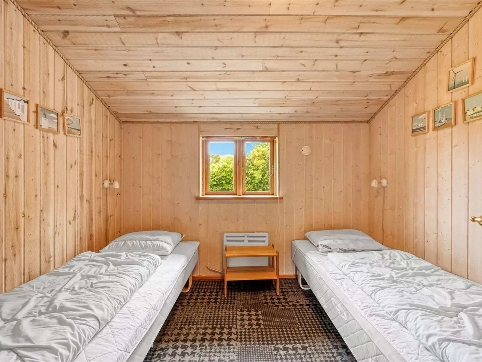 "Åsa" - 500m to the fjord-Inside