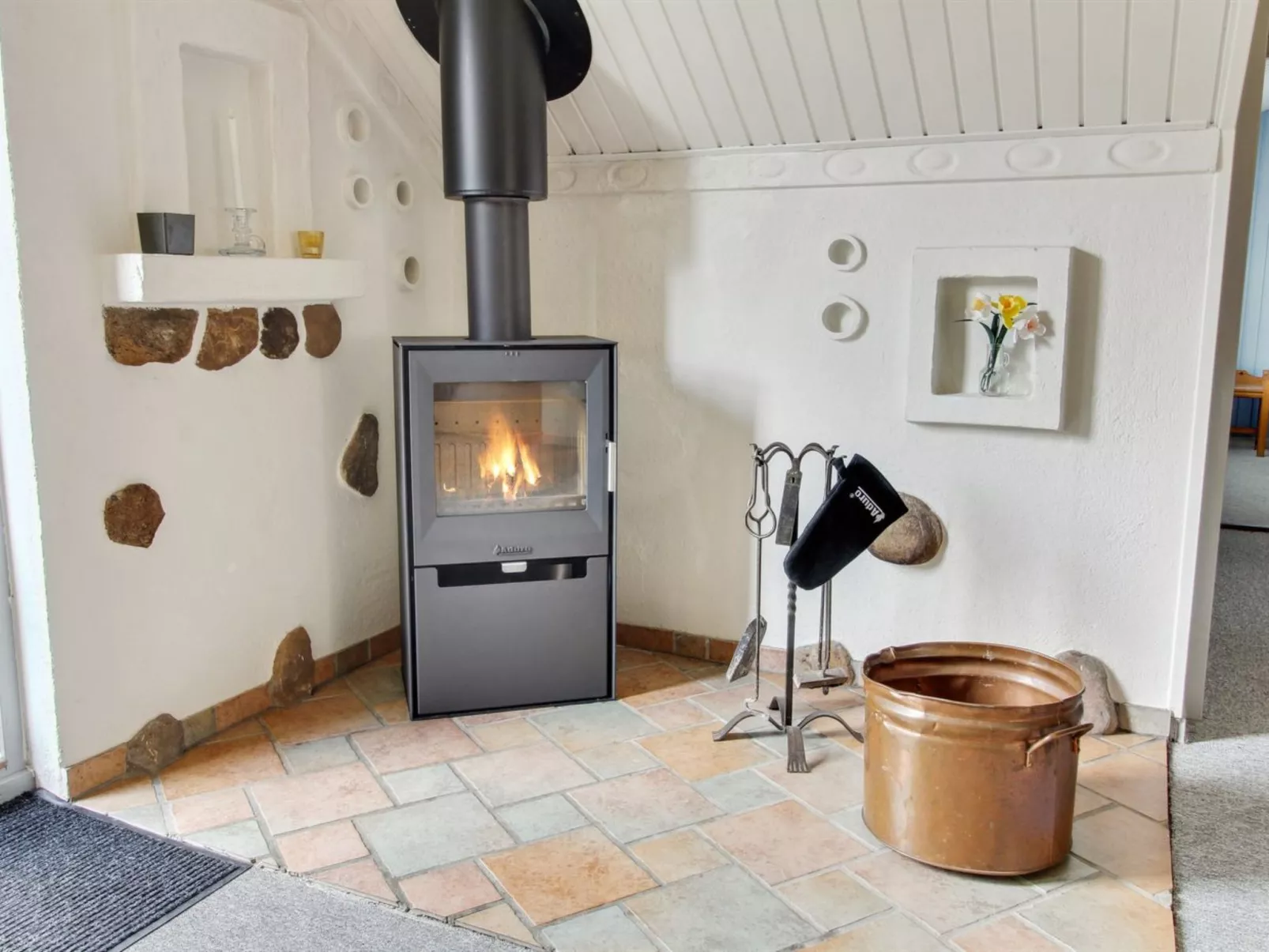 "Ofrath" - 30km from the sea-Inside