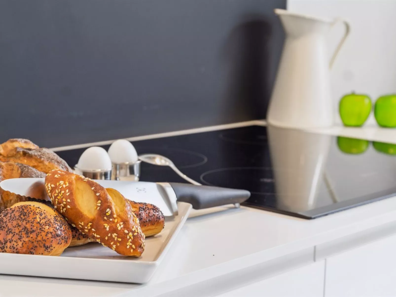 "Ingebrit" - 1.4km from the sea-Drinnen