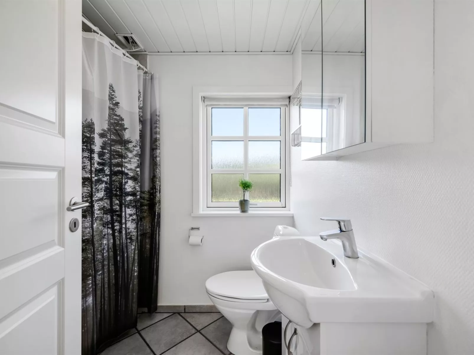 "Holga" - 400m from the sea-Inside