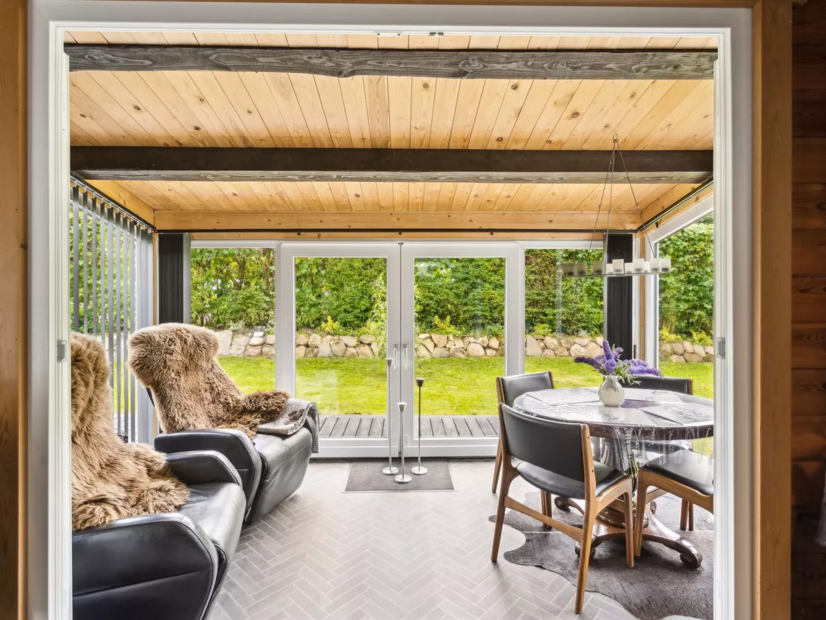 "Araminta" - 800m from the sea-Inside