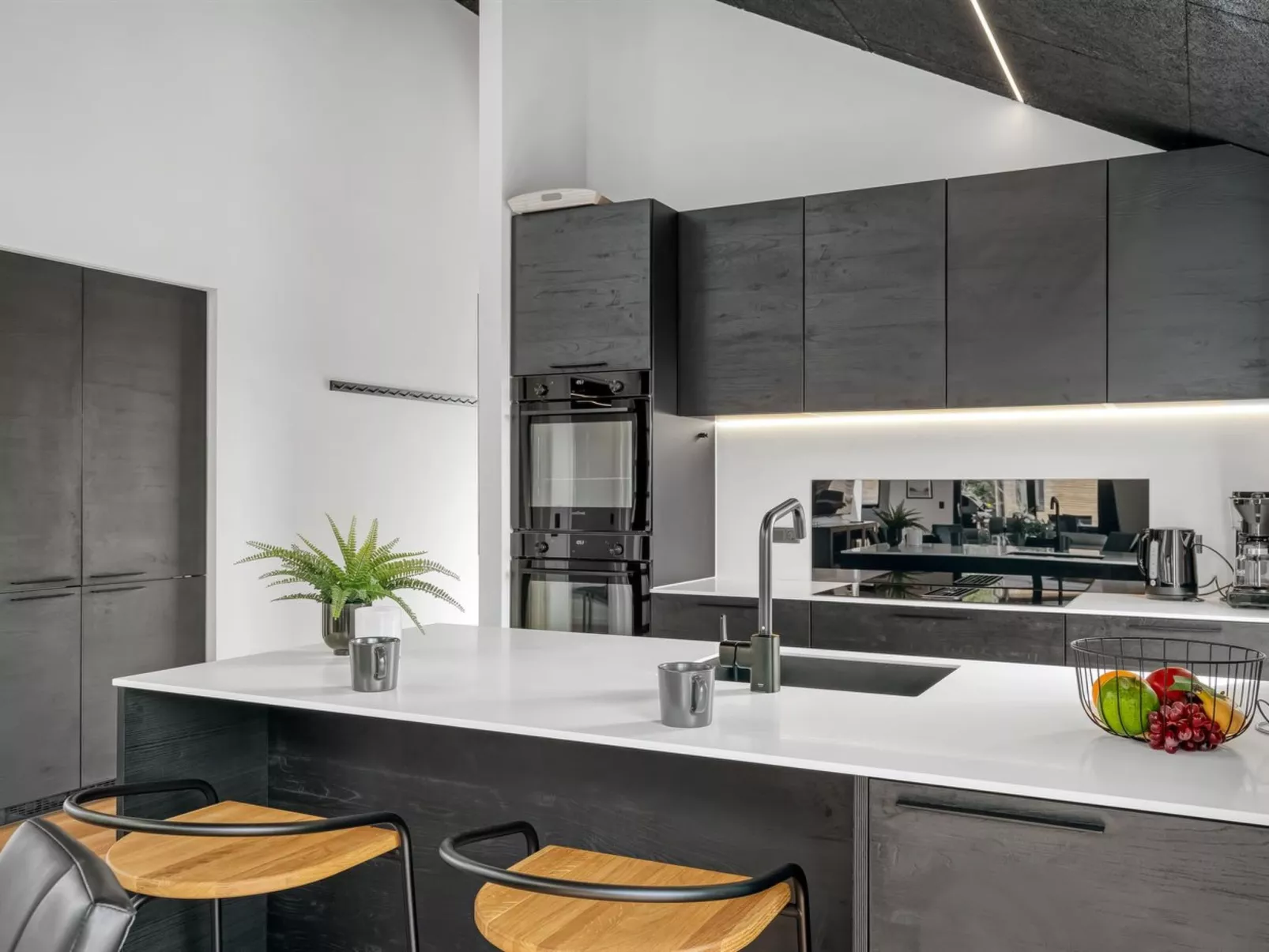 "Udder" - 1.5km from the sea-Inside