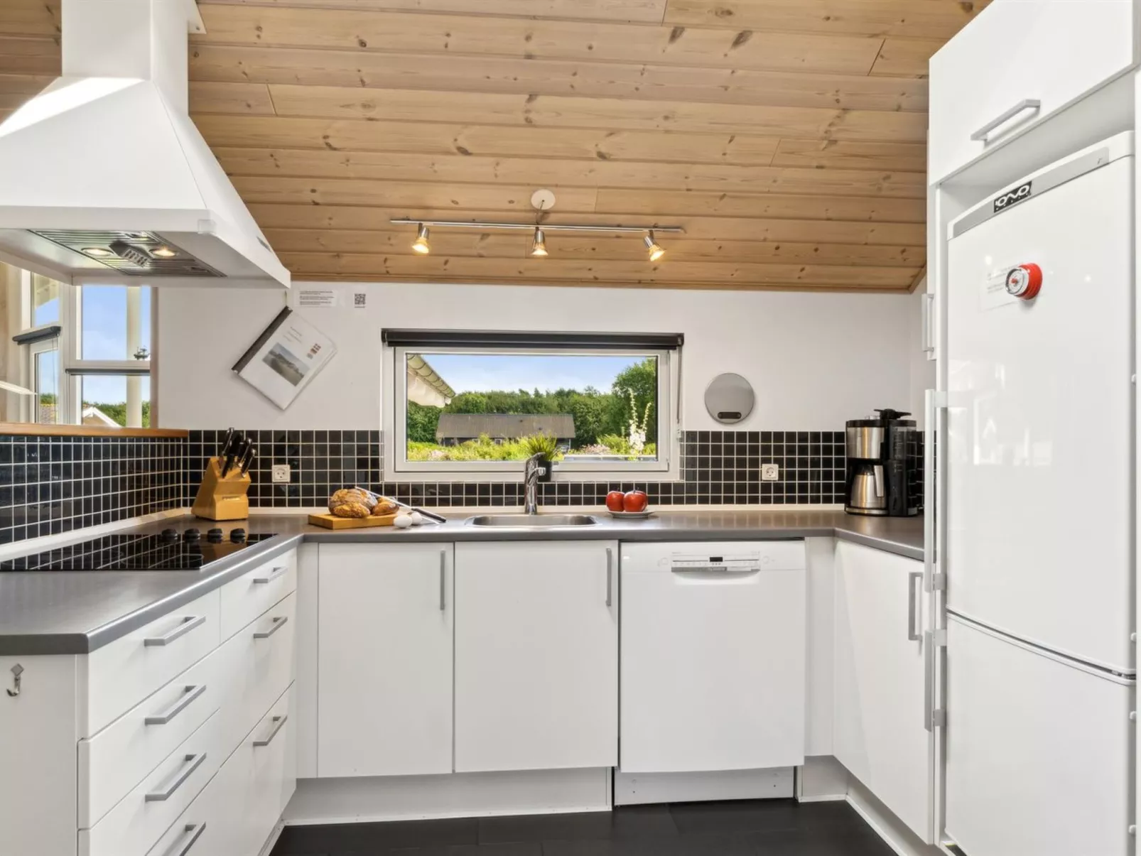 "Edzard" - 800m from the sea-Dedans