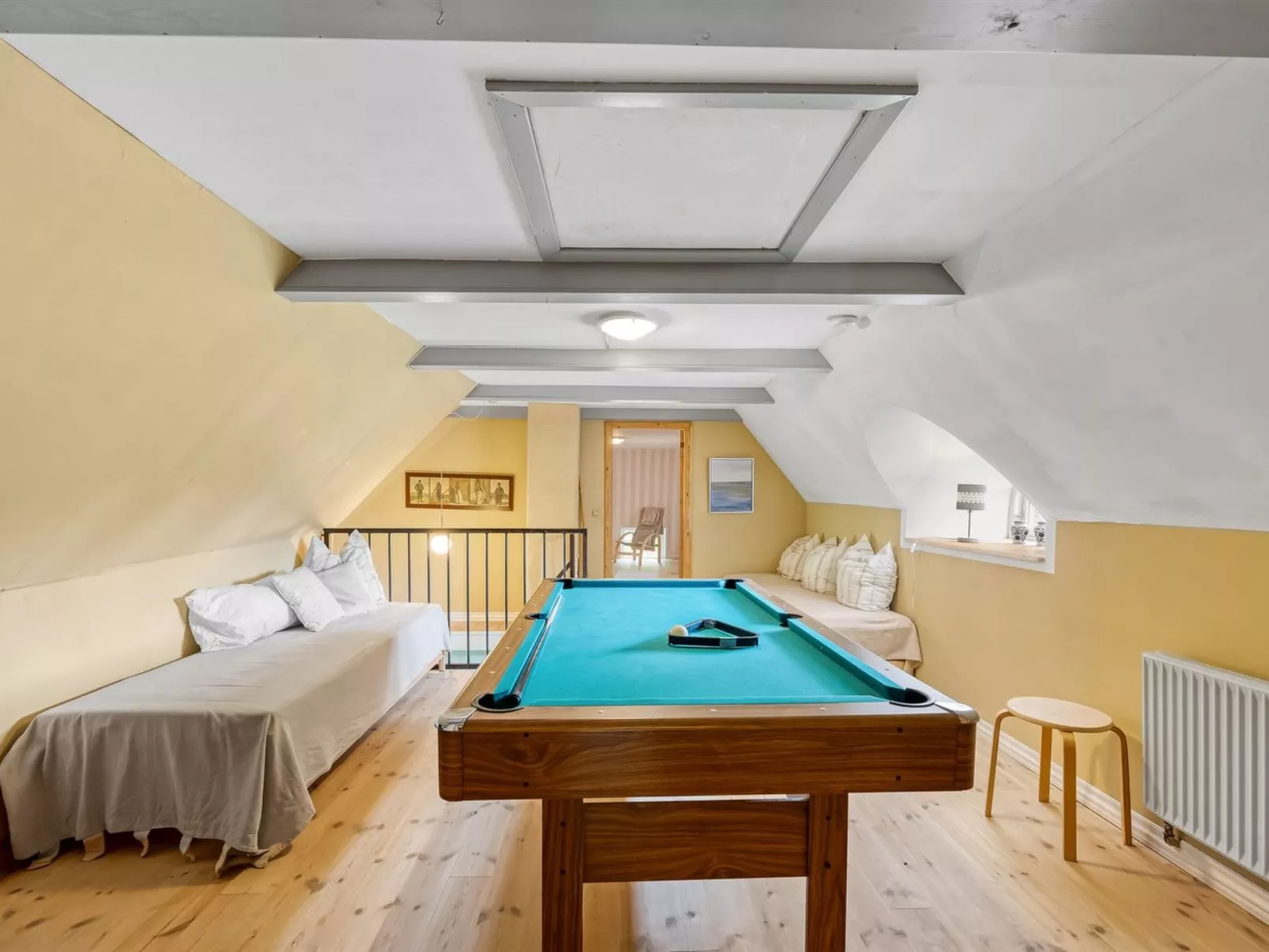 "Wiss" - 4.1km from the sea-Inside