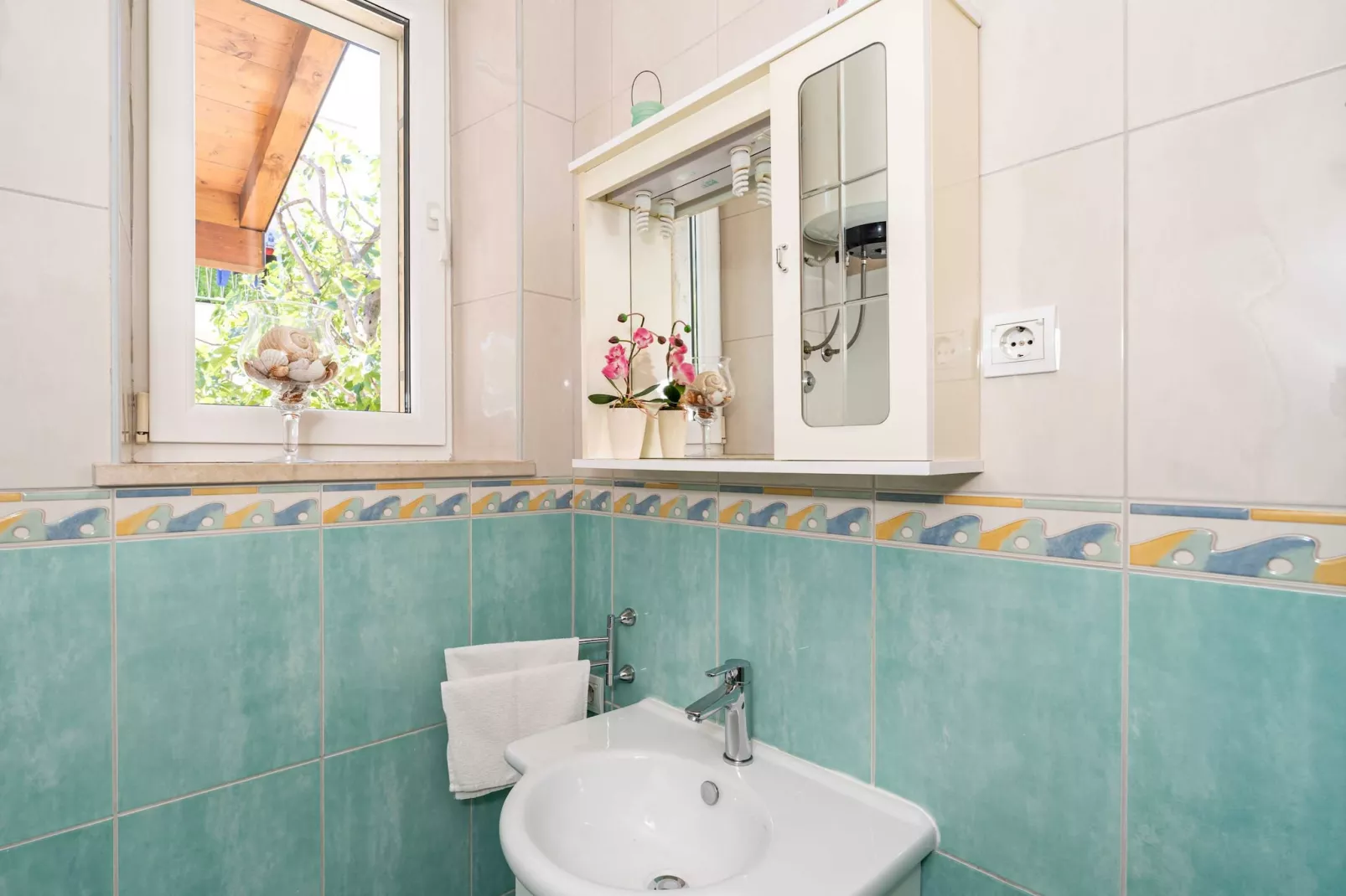 Apartments and Room Frane - Studio with Terrace-Bathroom