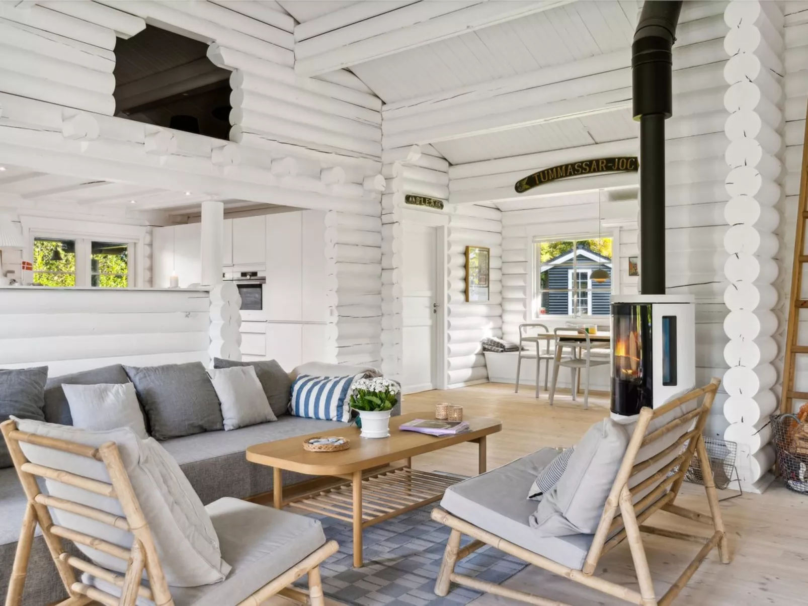 "Sighfrith" - 1.4km from the sea-Inside