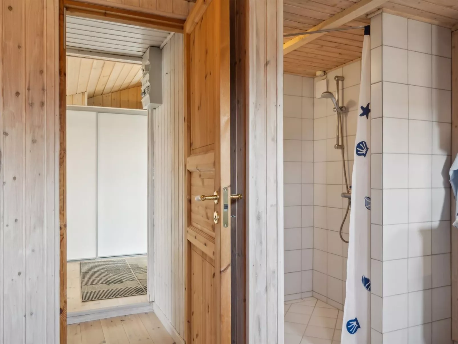 "Bjarni" - 175m from the sea-Dedans