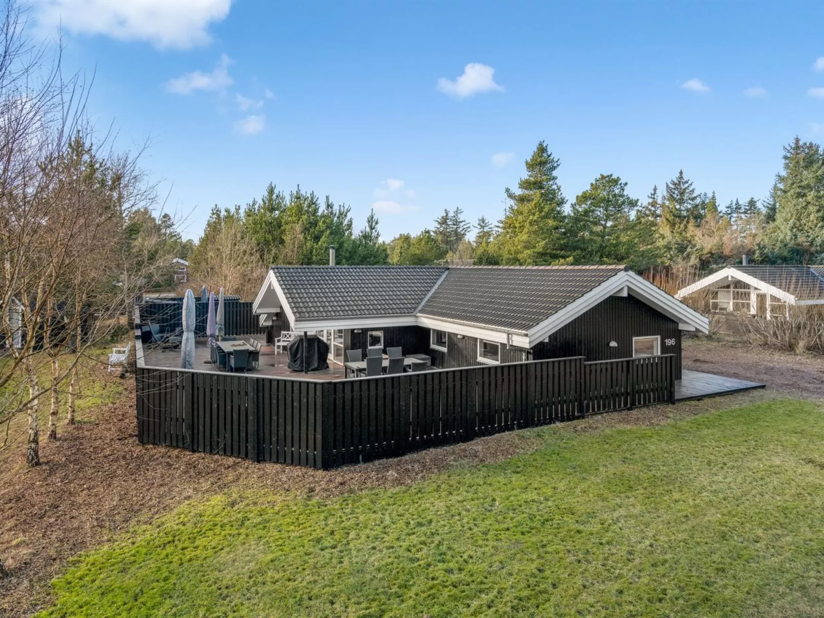 "Elvin" - 2km from the sea-Outside