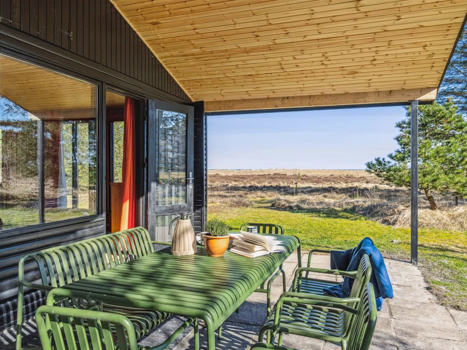 "Laghmund" -  from the sea-Dehors