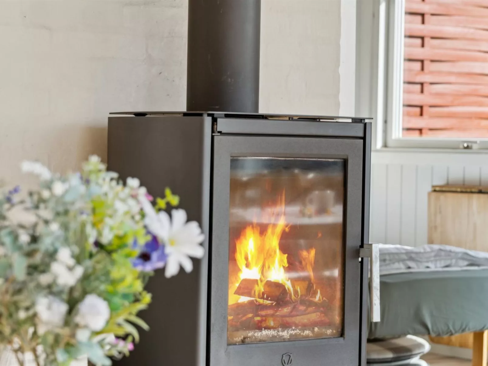 "Salka" - 200m to the fjord-Drinnen