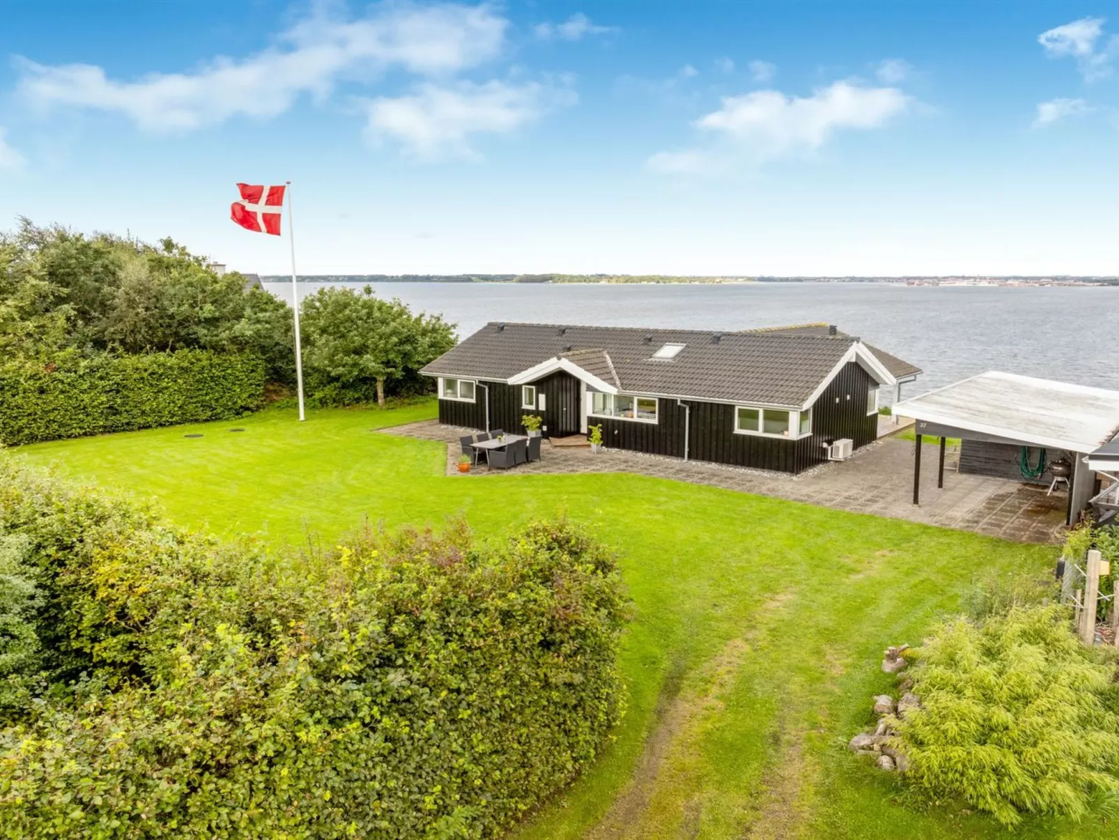 "Næwe" - 10m to the fjord-Draußen