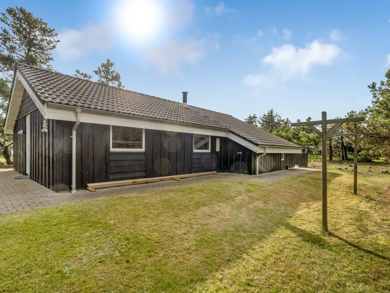 "Skrollan" - 200m to the fjord-Outside