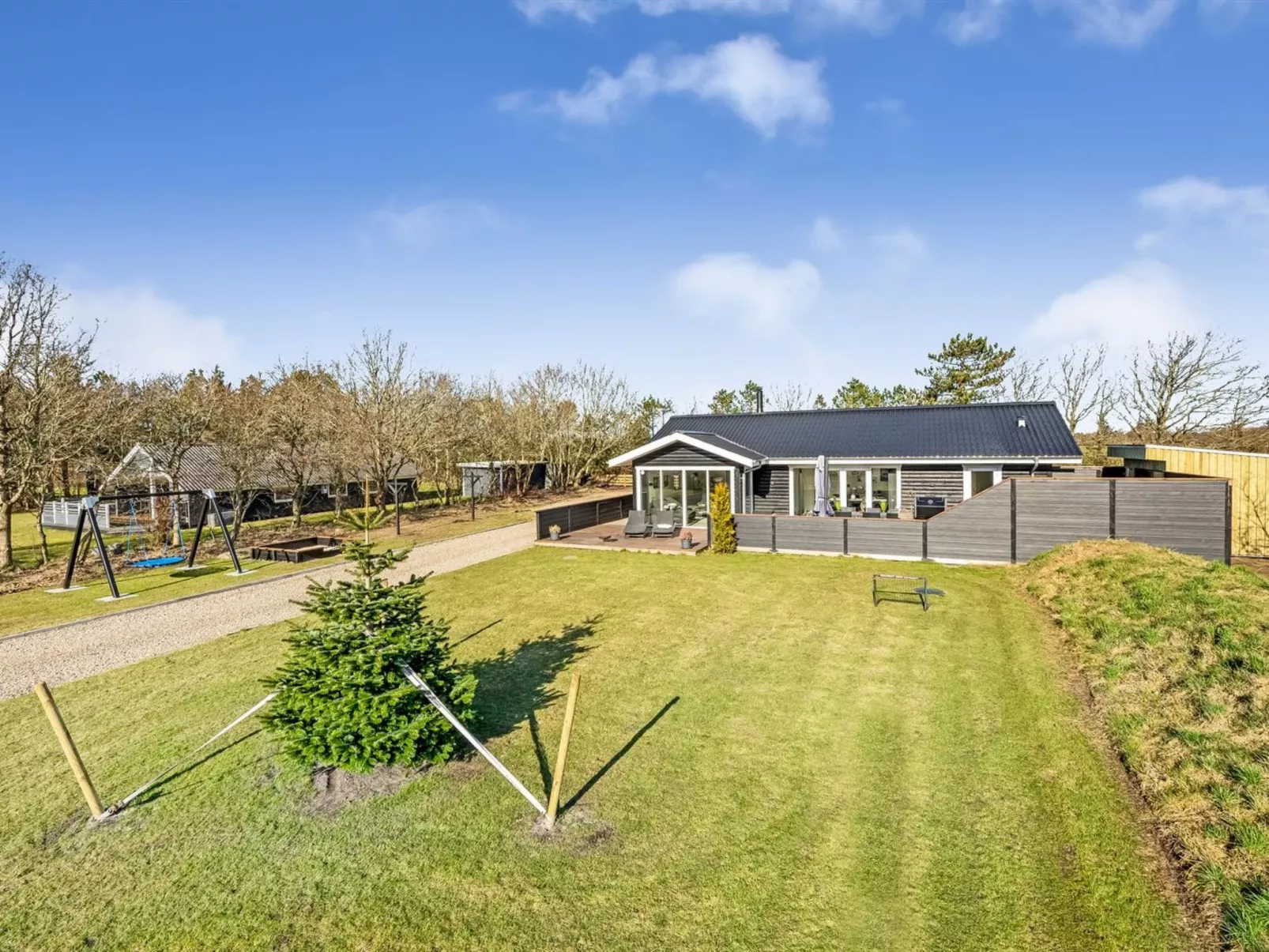 "Elisaveta" - 400m to the fjord-Draußen