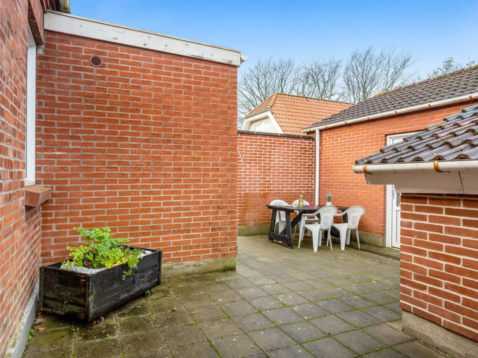 "Trpana" - 1km to the fjord-Draußen