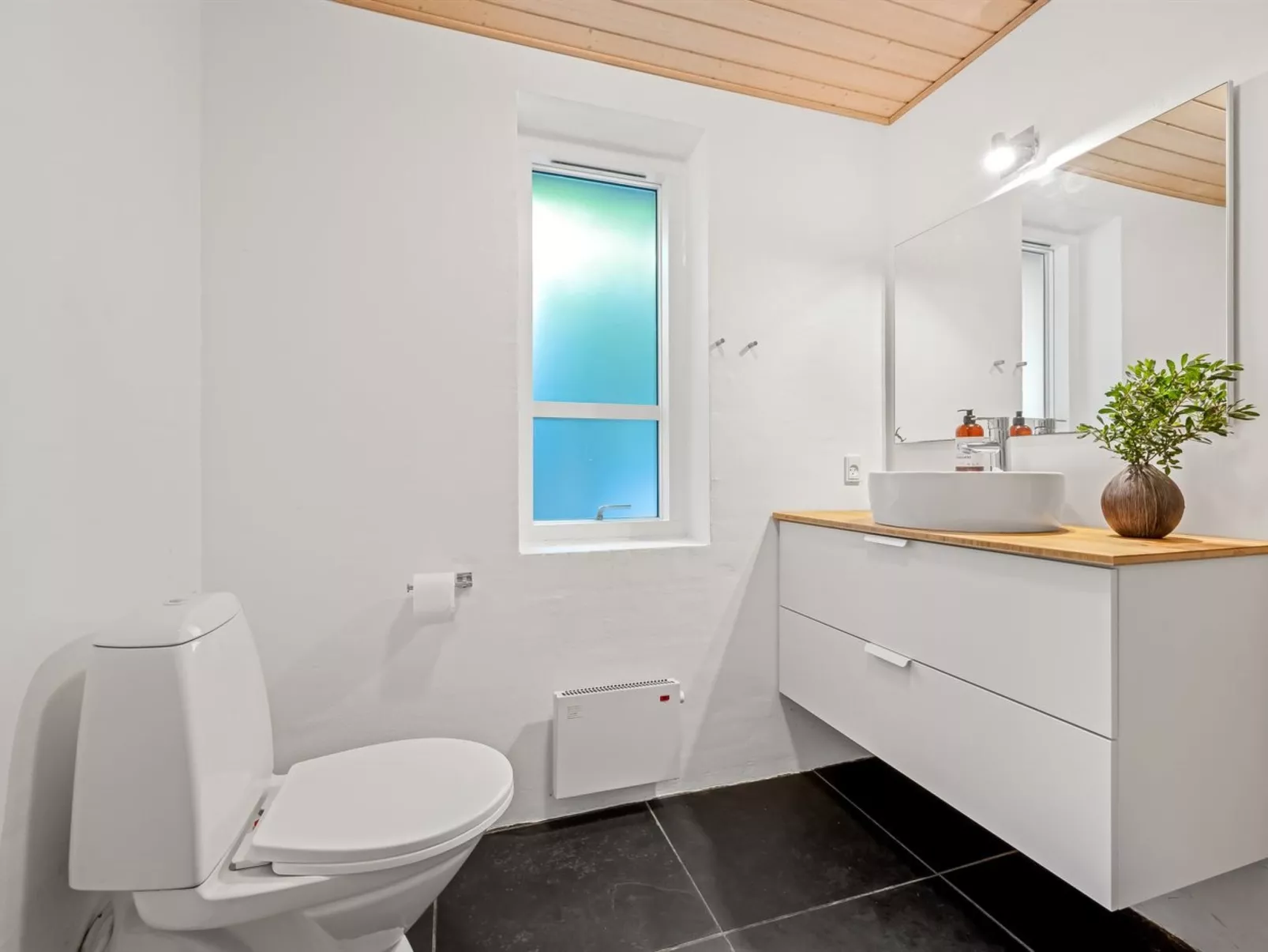 "Trena" - 1.2km to the fjord-Inside